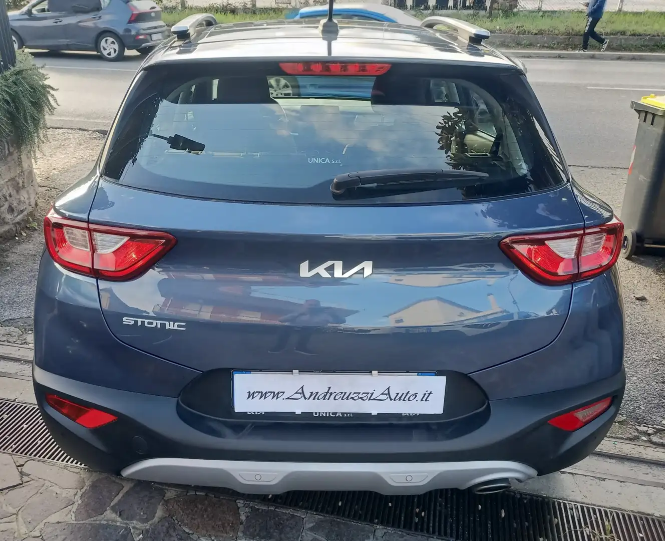 Kia Stonic 1.2 dpi Style Special Editon Smart Pack gpl 82cv Grau - 2