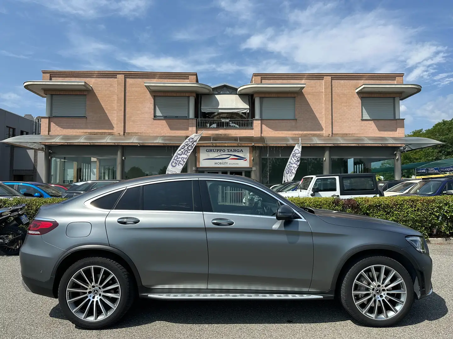 Mercedes-Benz GLC 200 GLC Coupe 200 mhev (eq-boost) Premium Plus 4matic Grijs - 1
