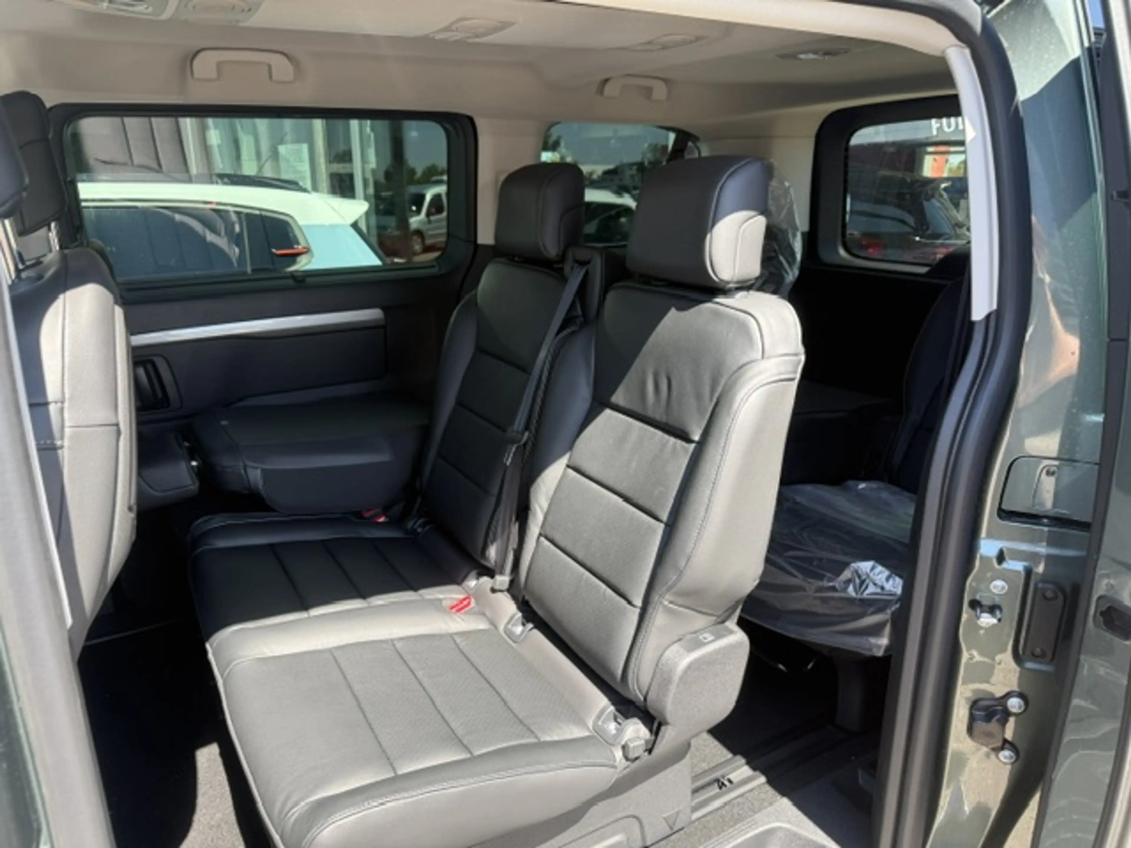 Citroen Spacetourer Blue HDI 180 EAT8 Max Vollausstattung — photo 9