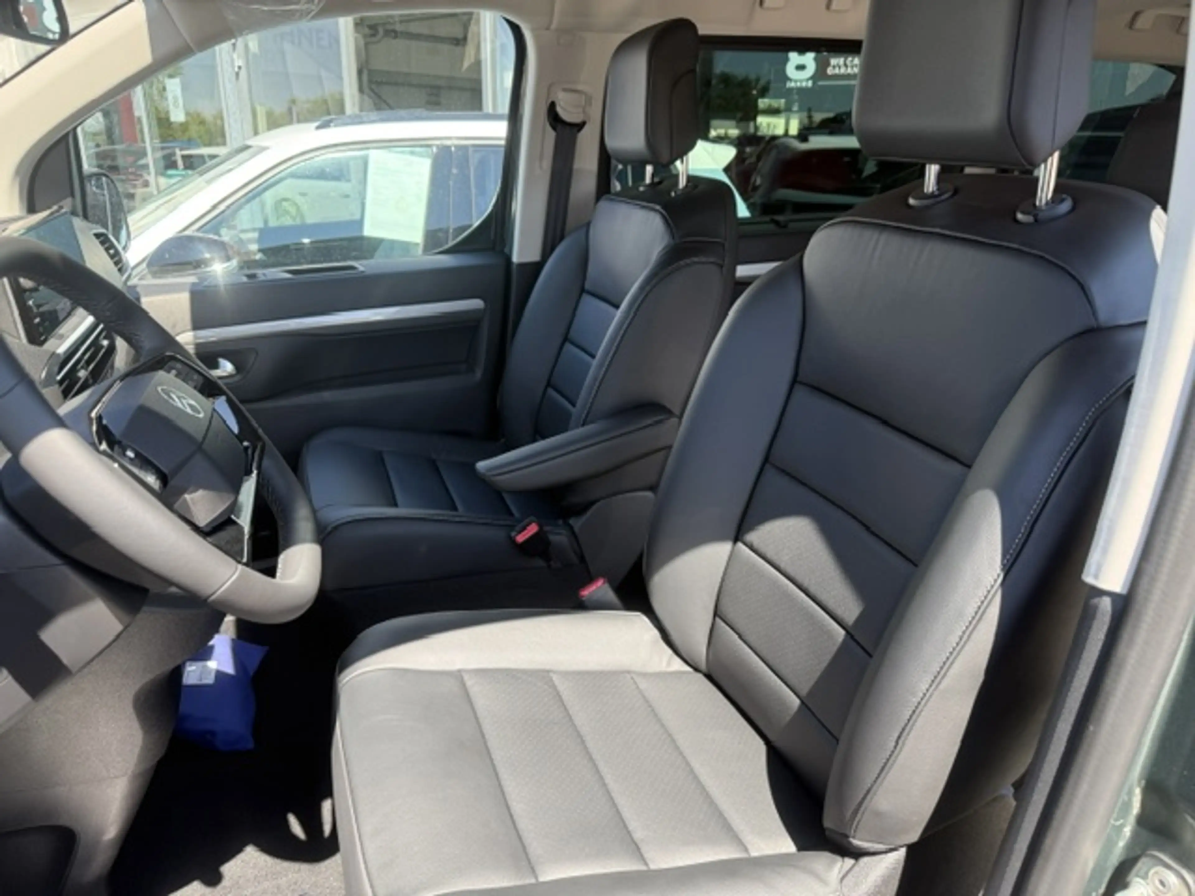 Citroen Spacetourer Blue HDI 180 EAT8 Max Vollausstattung — photo 6