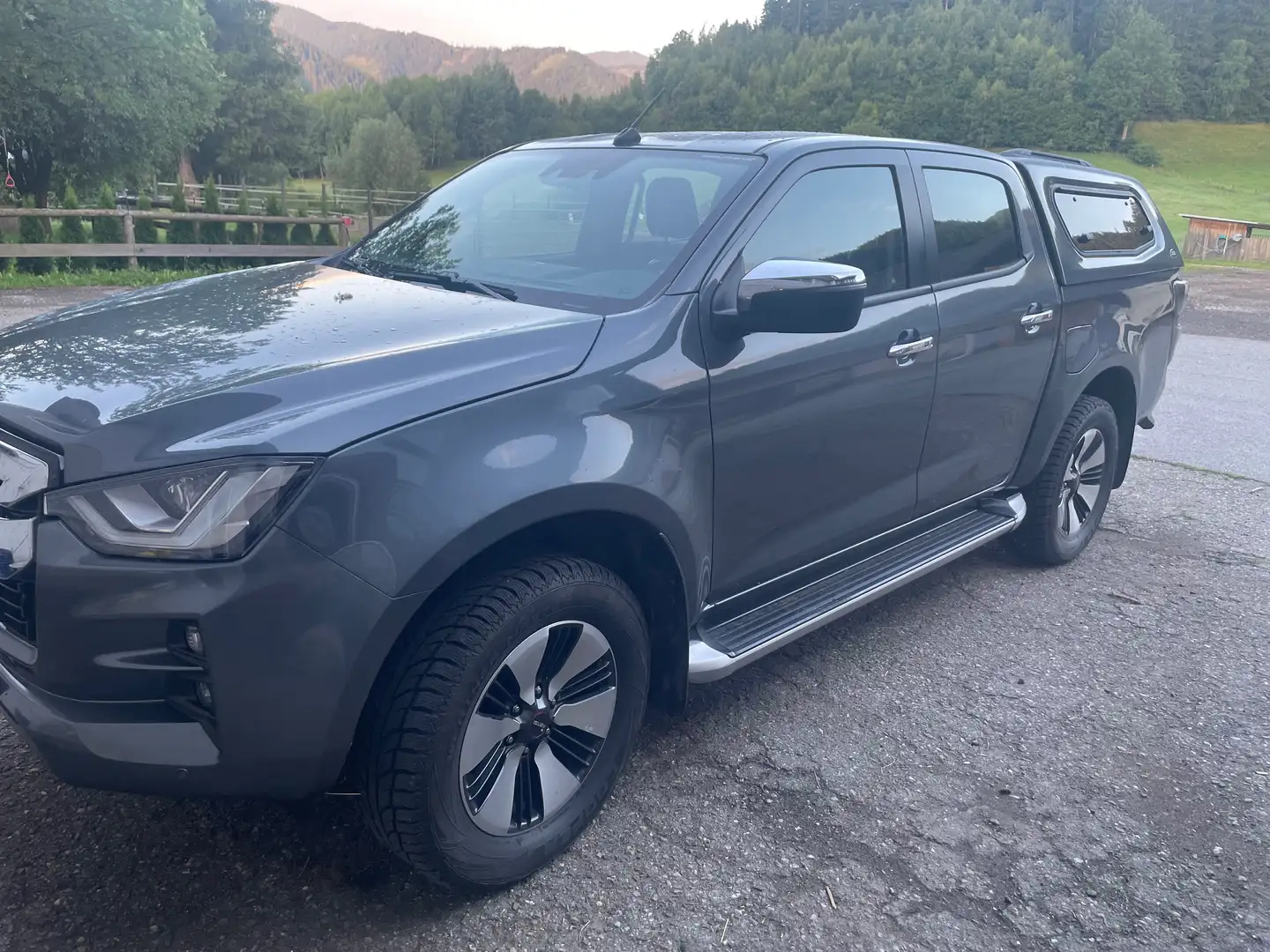 Isuzu D-Max Isuzu D-Max LSE mit Hardtop Grau - 1