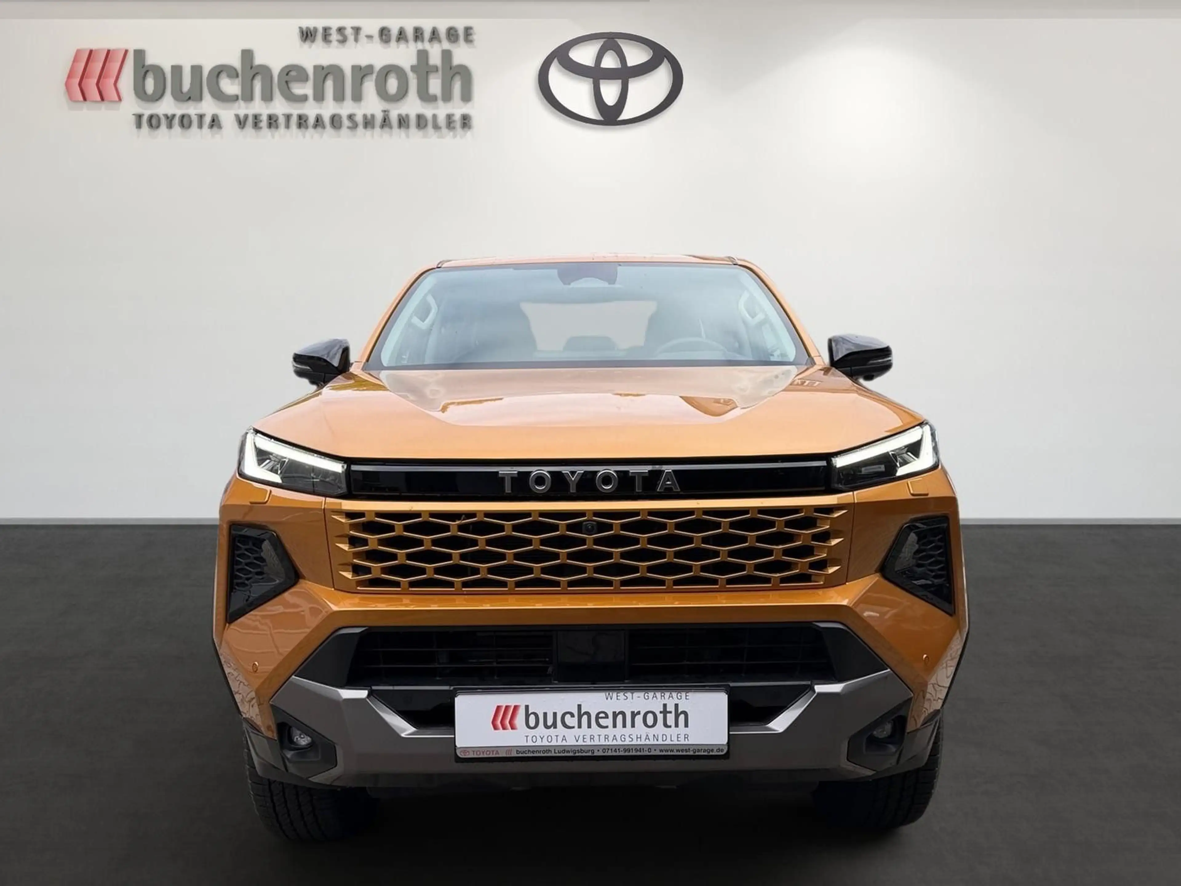 Toyota Hilux 2.8 DOUBLE CAB INVINCIBLE 4x4 M.Hyb. — photo 2