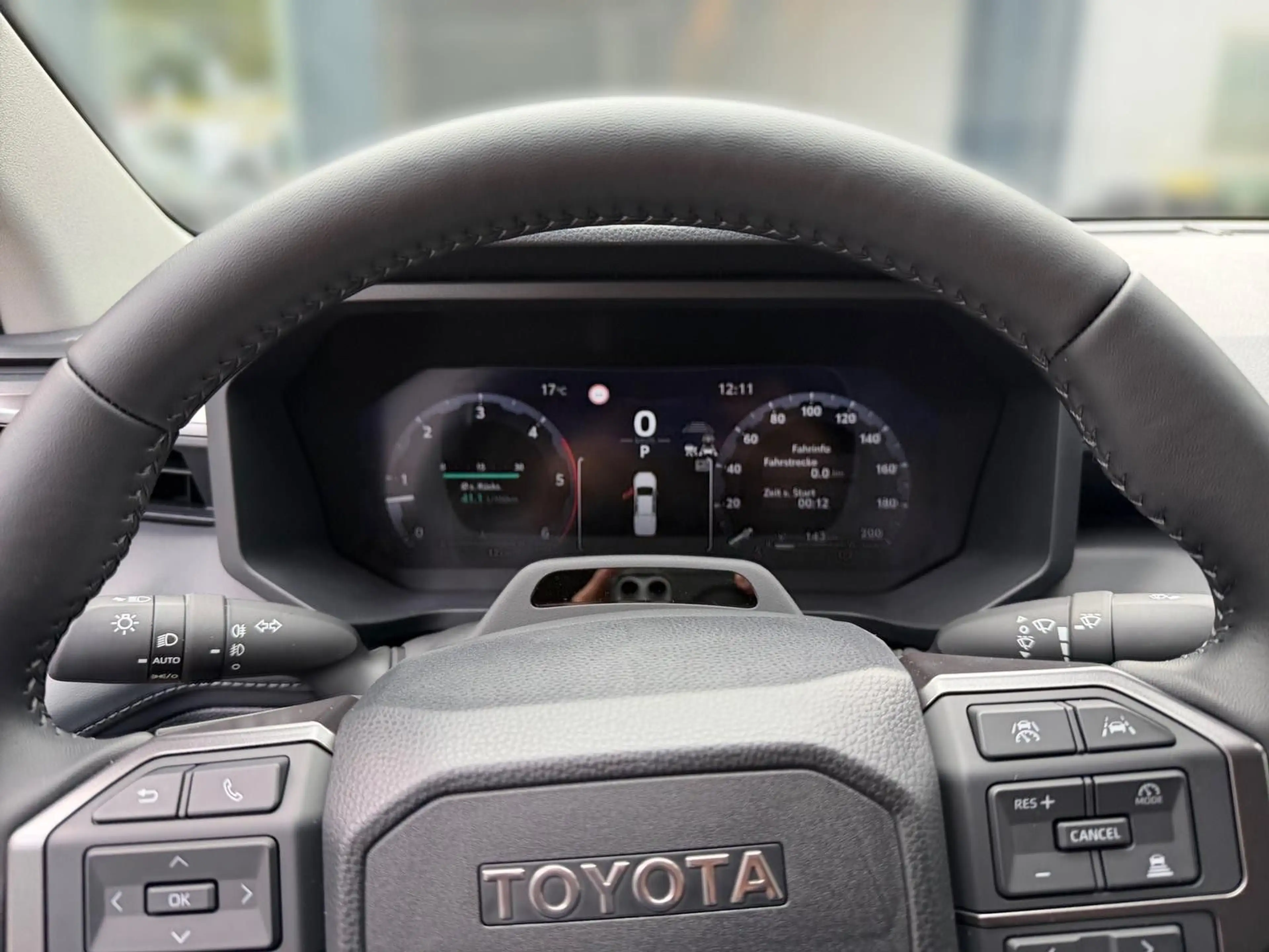Toyota Hilux 2.8 DOUBLE CAB INVINCIBLE 4x4 M.Hyb. — photo 15