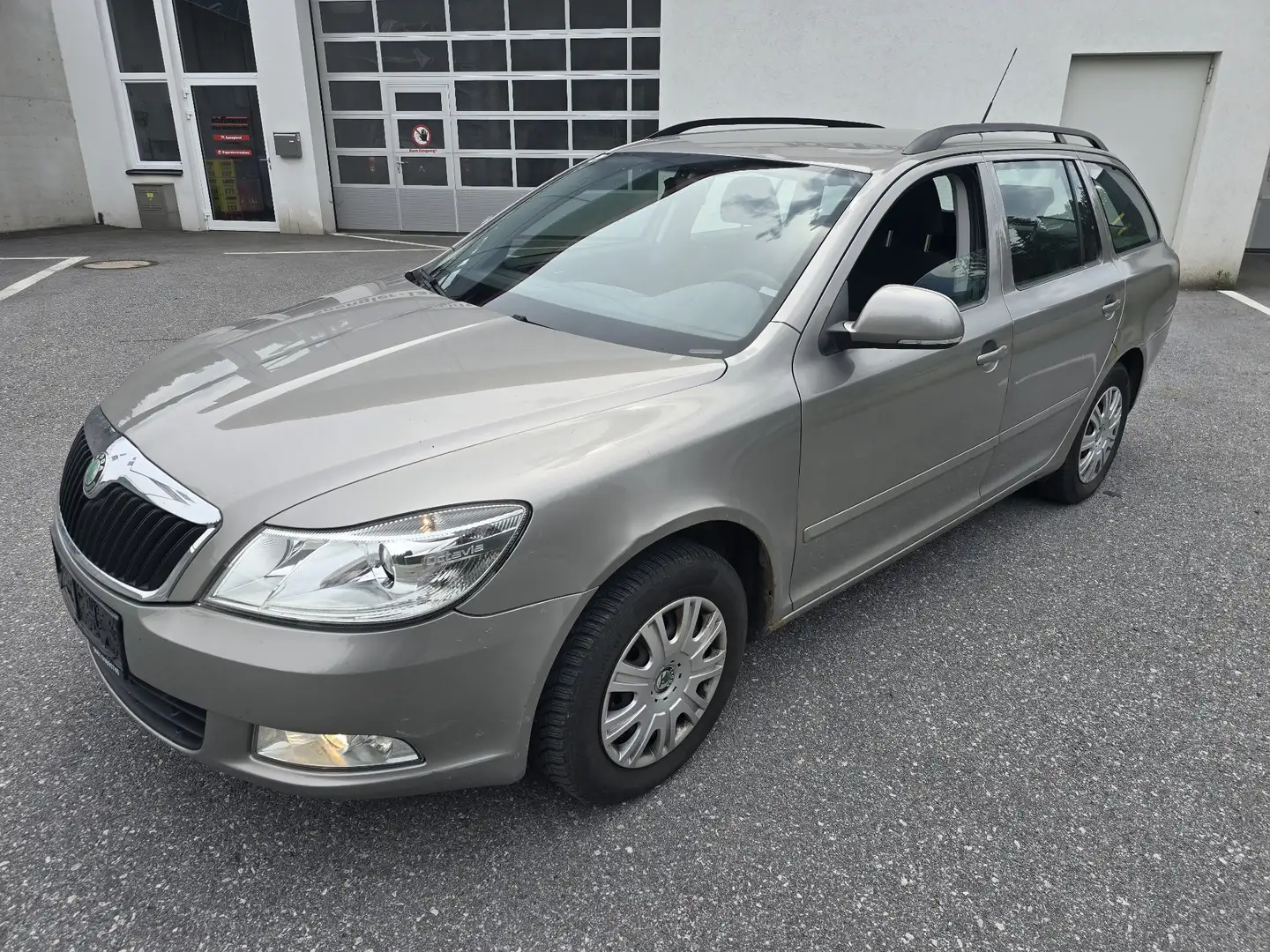 Skoda Octavia Combi 1,6 Ambiente Brun - 1