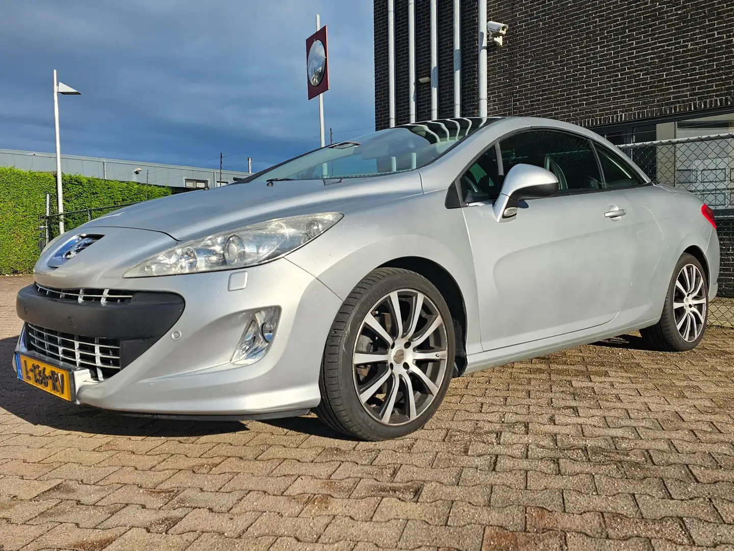 Peugeot 308 CC 1.6L THP Sport Pack Zilver - 2