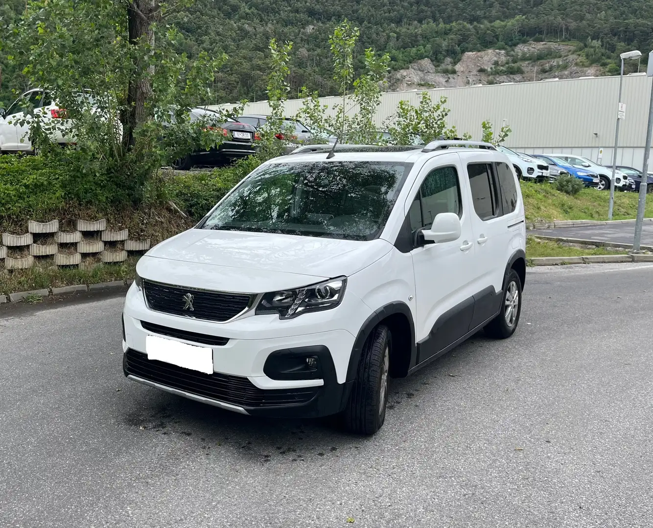 Peugeot Rifter Rifter 1,5 BlueHDI 100 S Allure mit Panoramadach Weiß - 1