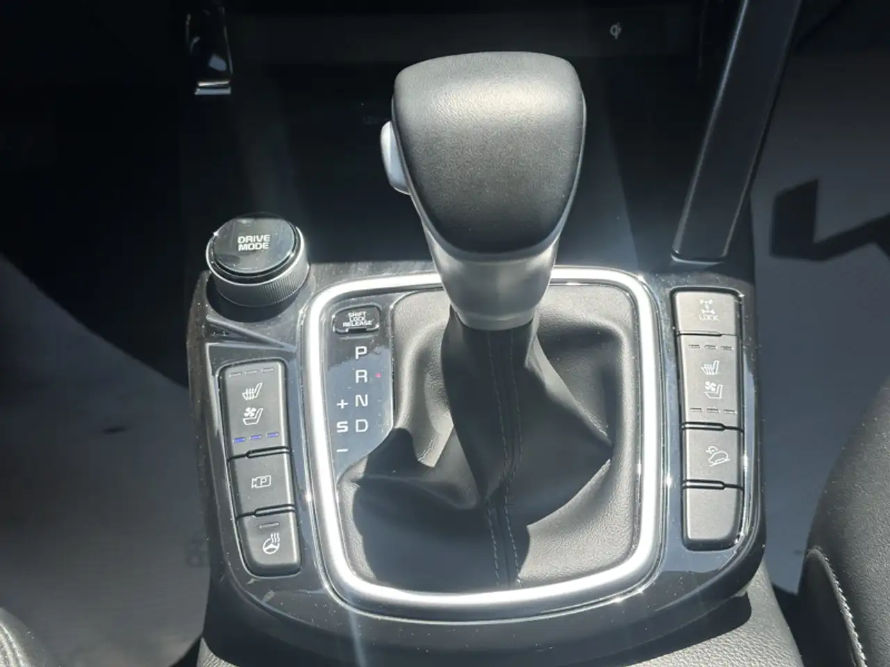 Kia Seltos снимка Kia Seltos
