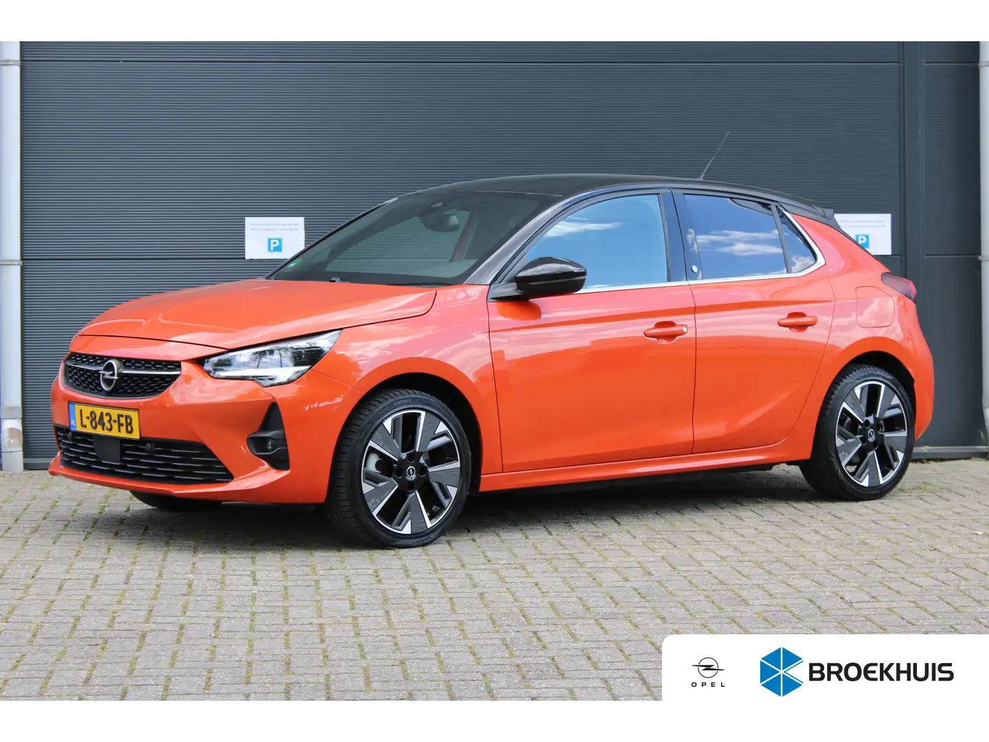 Opel Corsa-e Ultimate 50 kWh / Navigatie / Alcantara / PDC V+A Naranja - 1