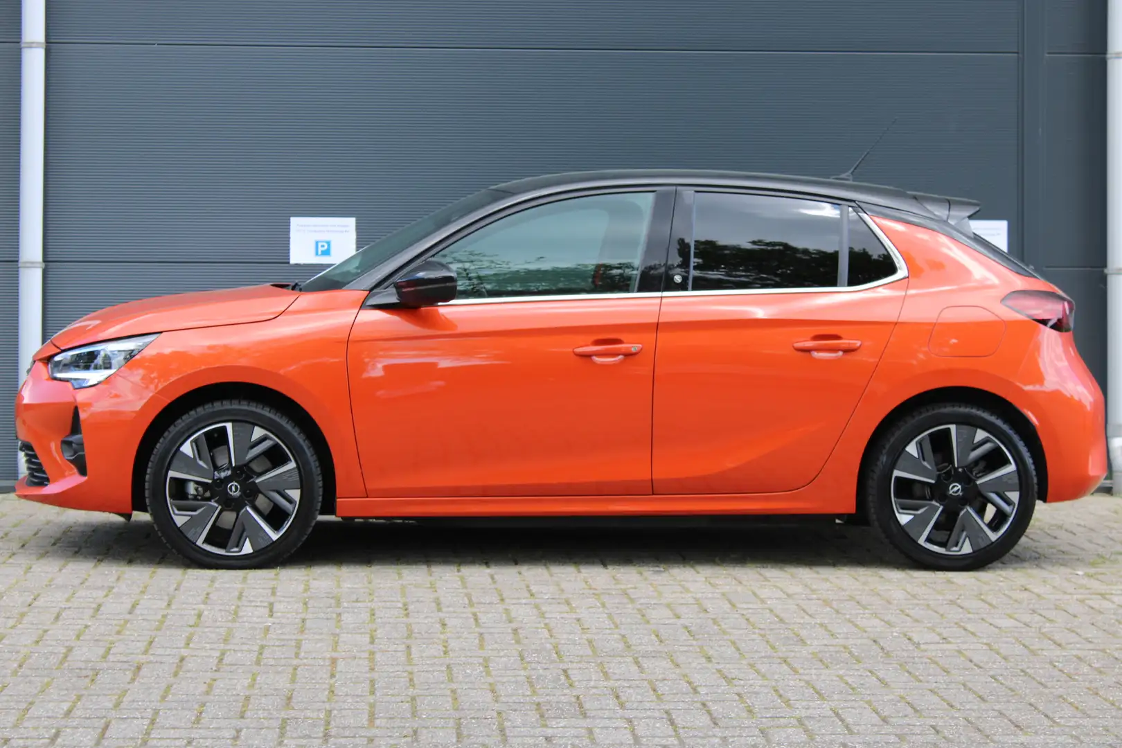Opel Corsa-e Ultimate 50 kWh / Navigatie / Alcantara / PDC V+A Naranja - 2