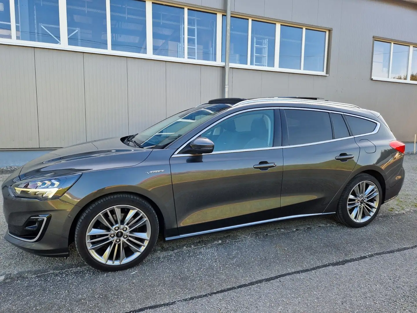 Ford Focus Turnier Vignale Grau - 1