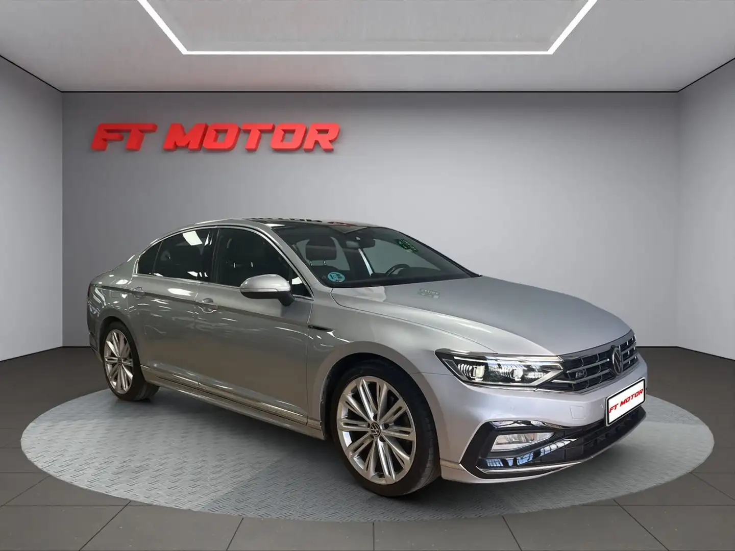 Volkswagen Passat 2.0TDI R-Line DSG7 110kW Gri - 1