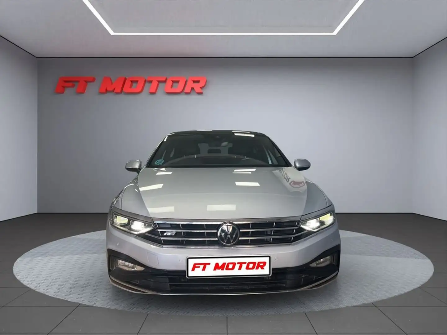 Volkswagen Passat 2.0TDI R-Line DSG7 110kW Gris - 2