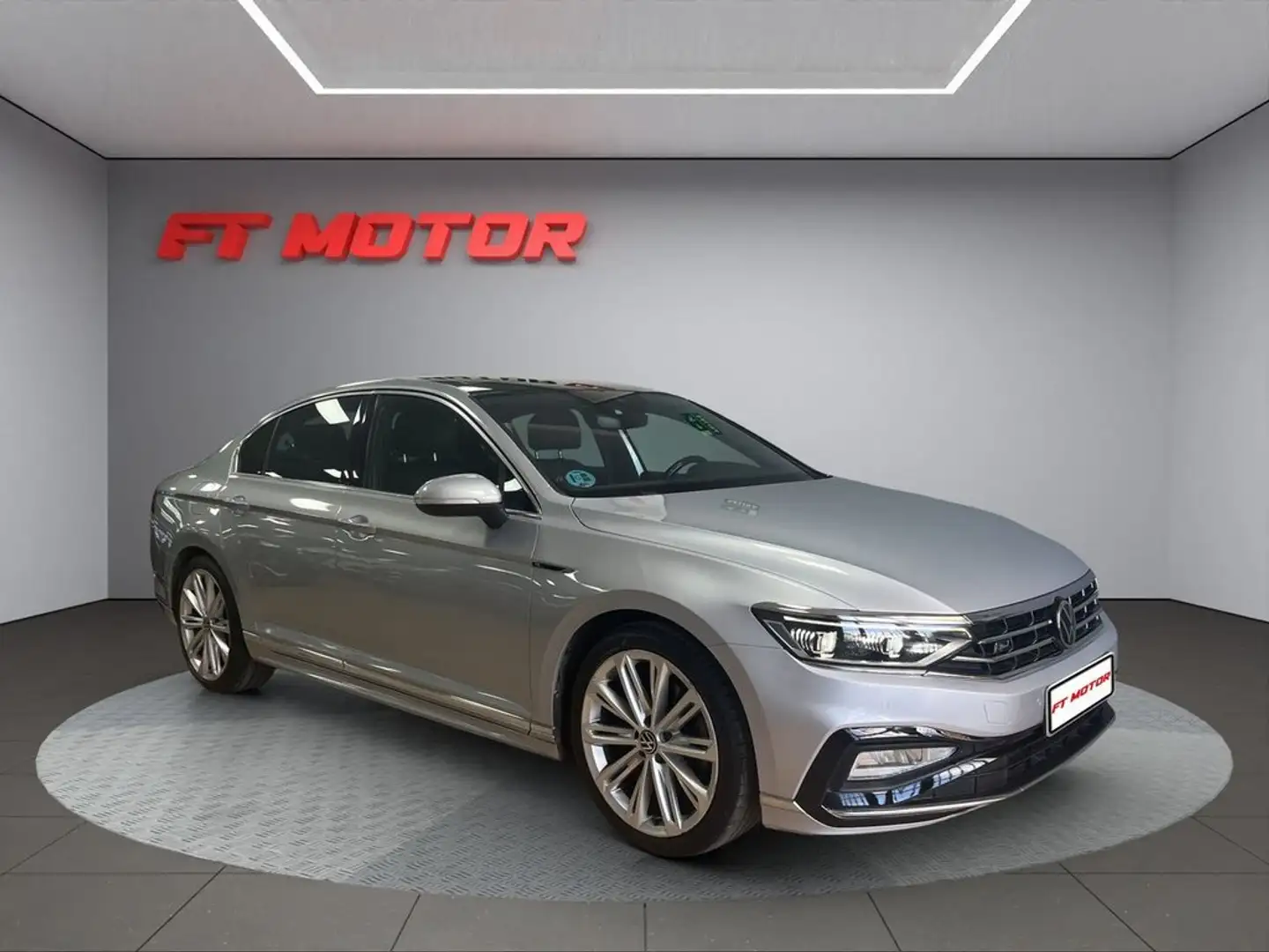 Volkswagen Passat 2.0TDI R-Line DSG7 110kW Gris - 1