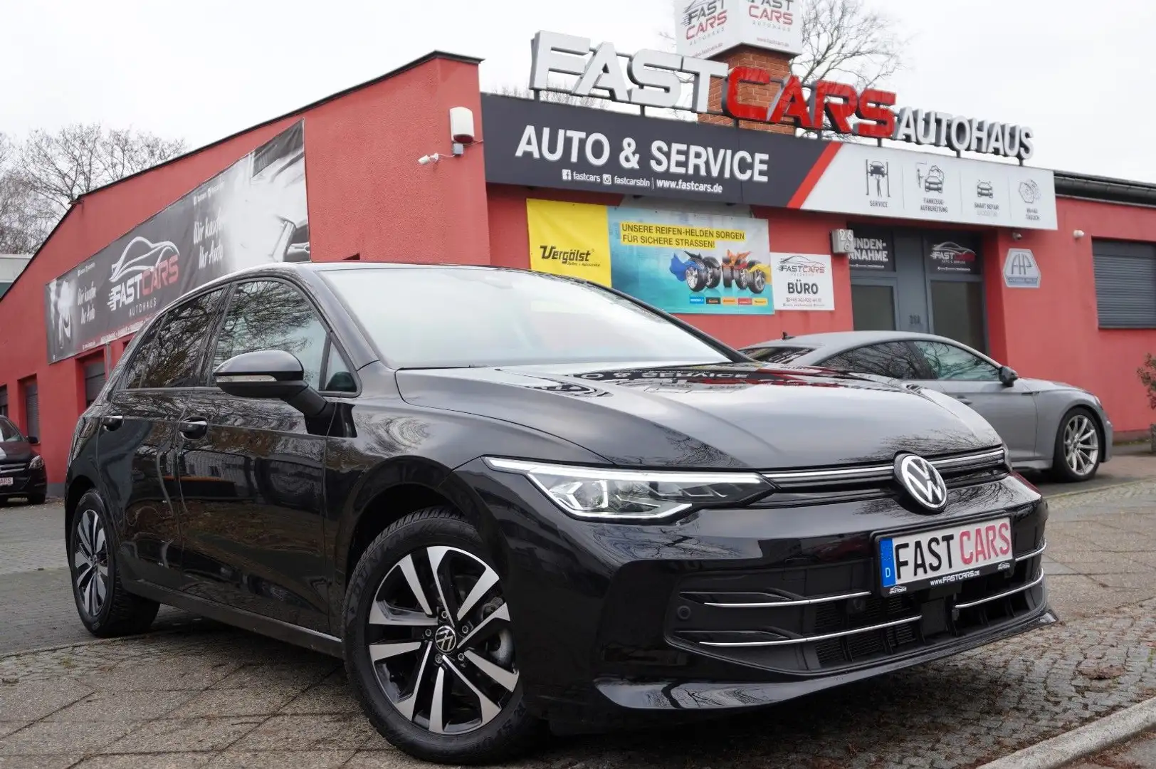 Volkswagen Golf VIII Lim. 1.5 eTSI 110 kW Goal Cam Carplay Nero - 1
