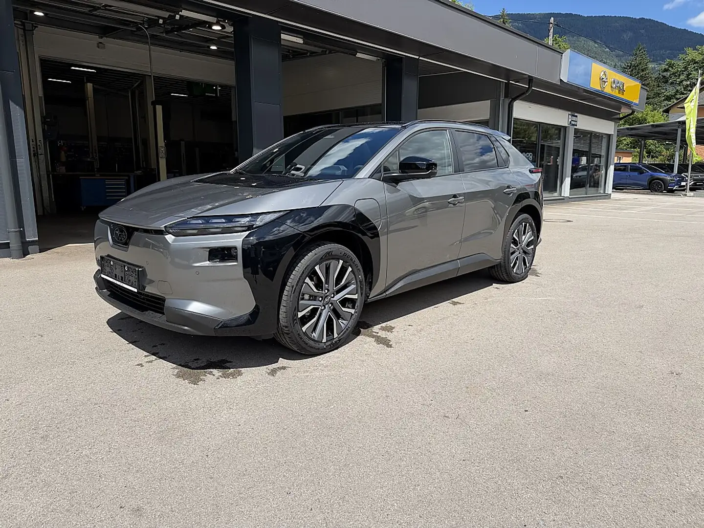 Subaru Solterra Nozomi 73kWh AWD Grau - 1