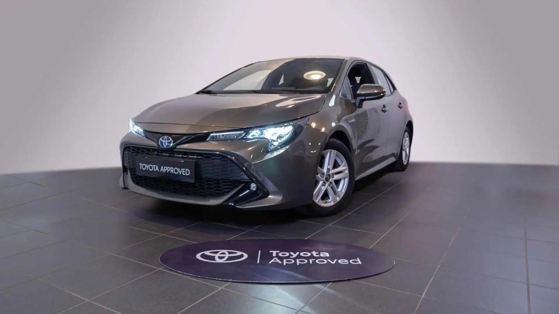 Toyota Corolla 1.8 Hybrid Active Brons - 1