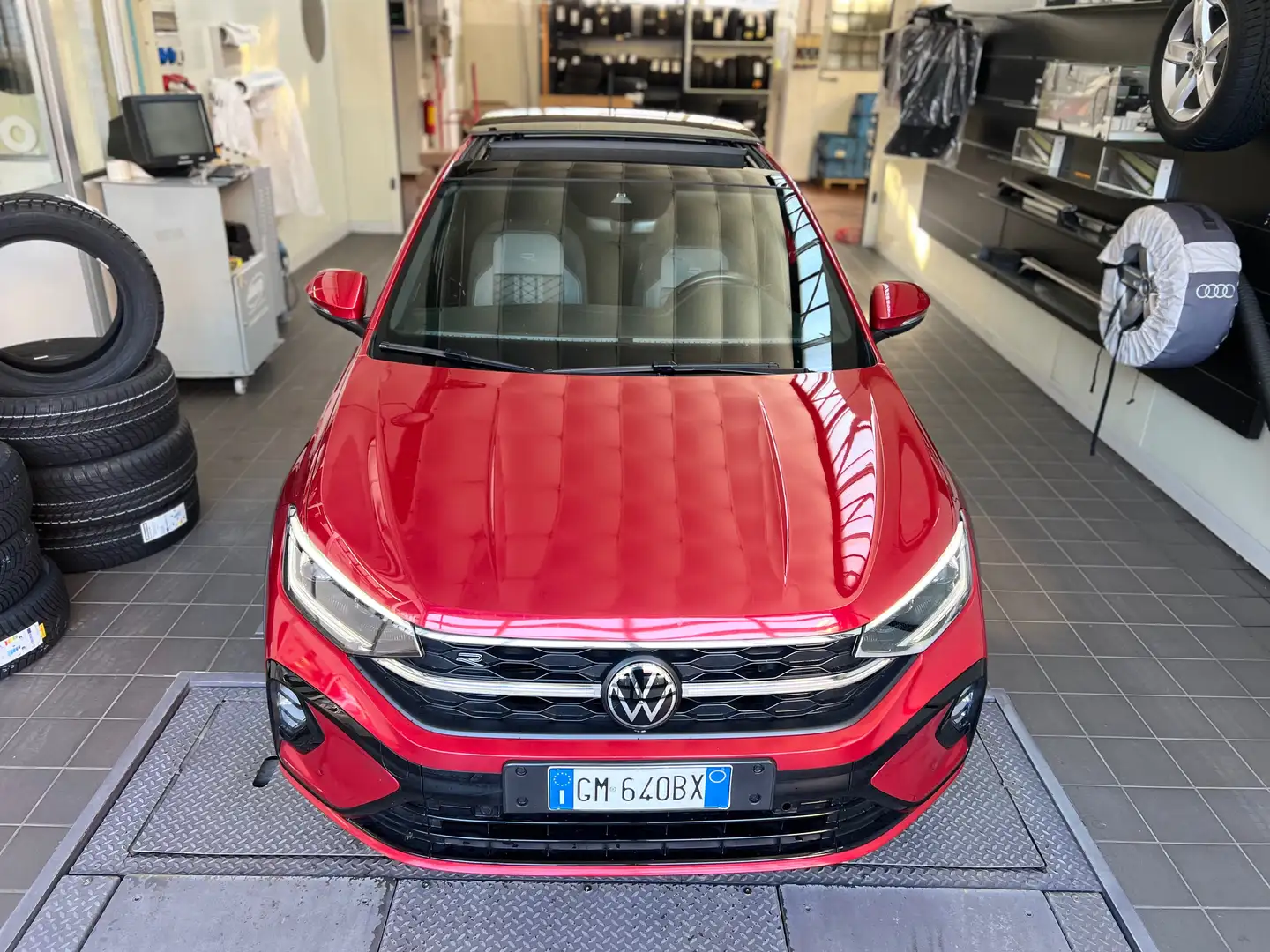 Volkswagen Taigo 1.0 tsi R-Line 110cv dsg Rosso - 2