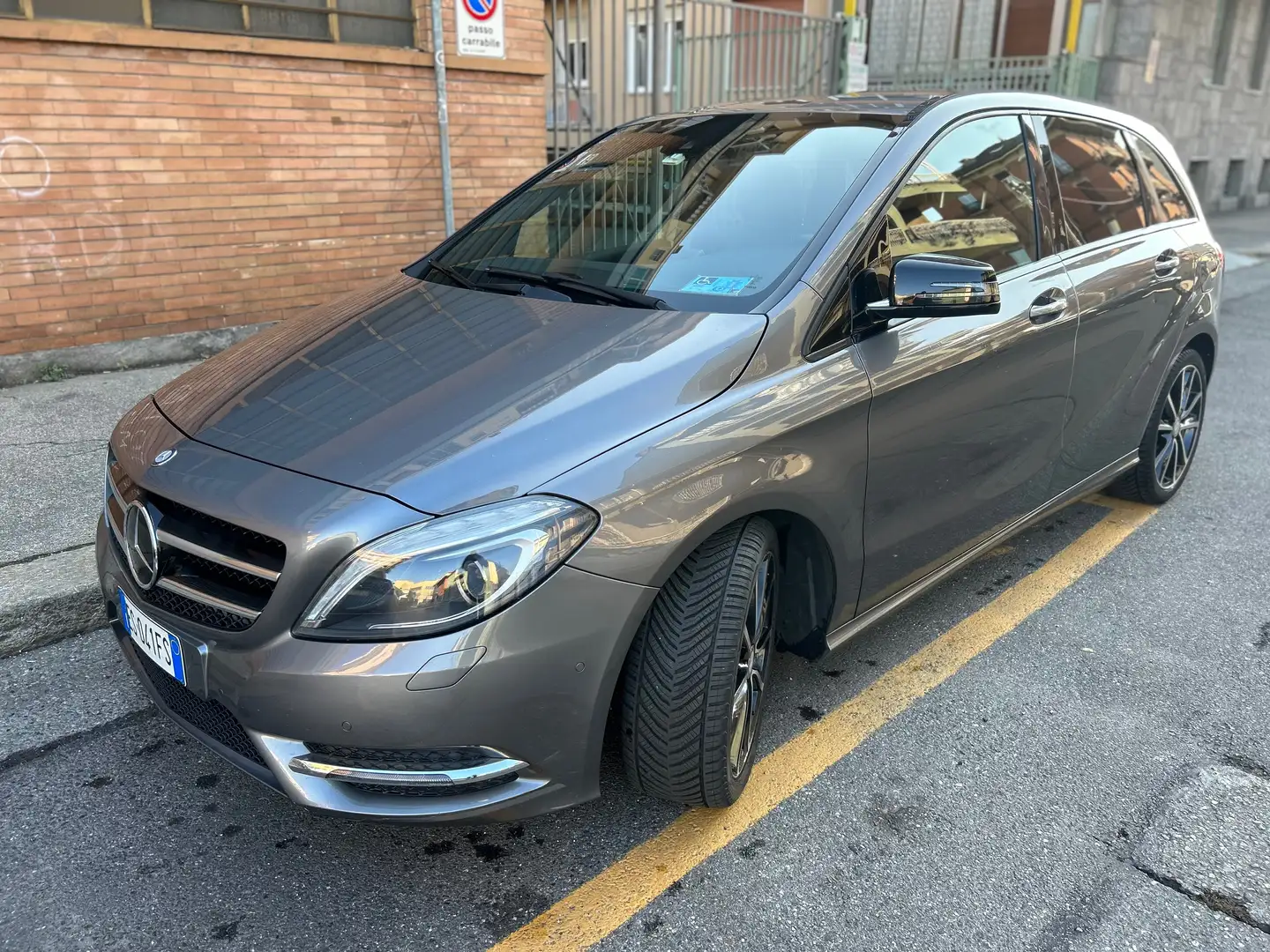Mercedes-Benz B 200 Classe B - T246 cdi (be) Premium Grigio - 2