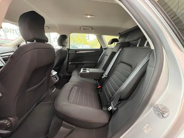 Ford Mondeo view 14