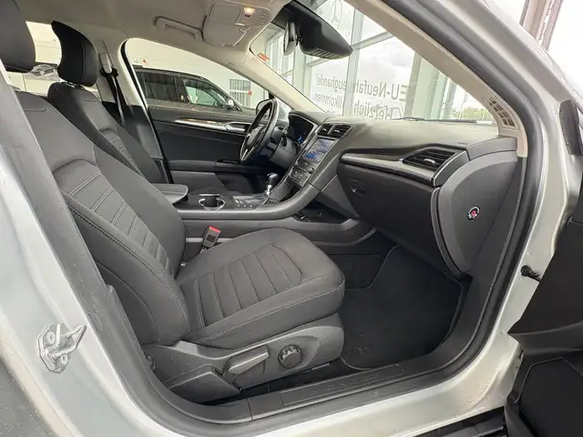 Ford Mondeo view 9
