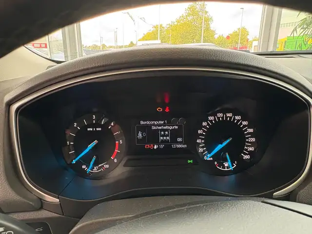 Ford Mondeo view 10