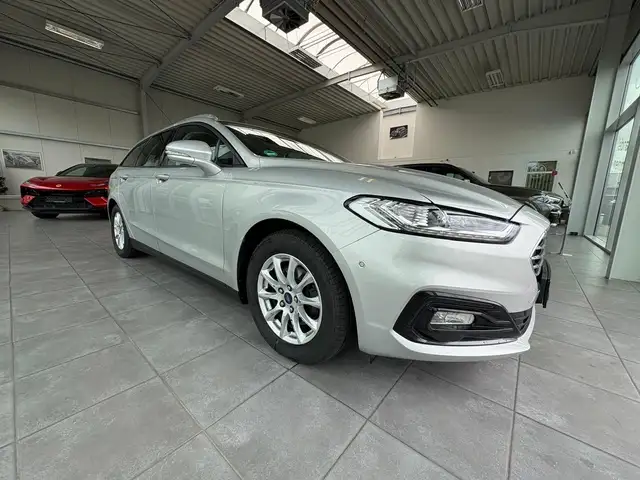 Ford Mondeo view 5
