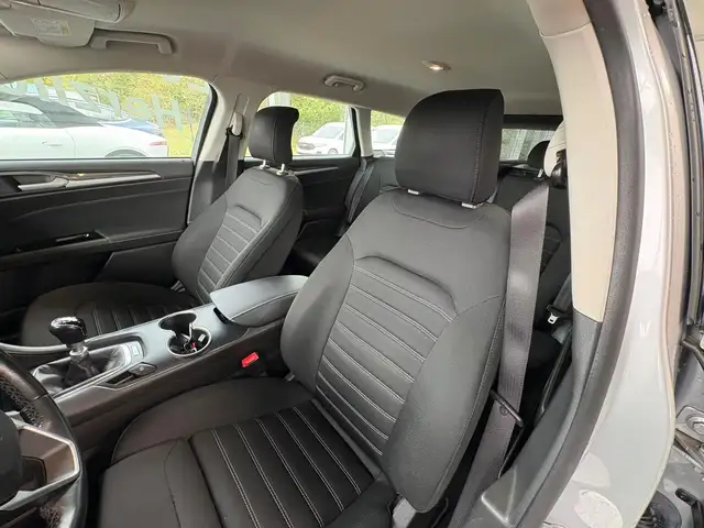Ford Mondeo view 11