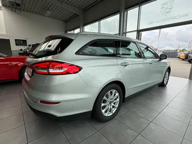 Ford Mondeo view 7
