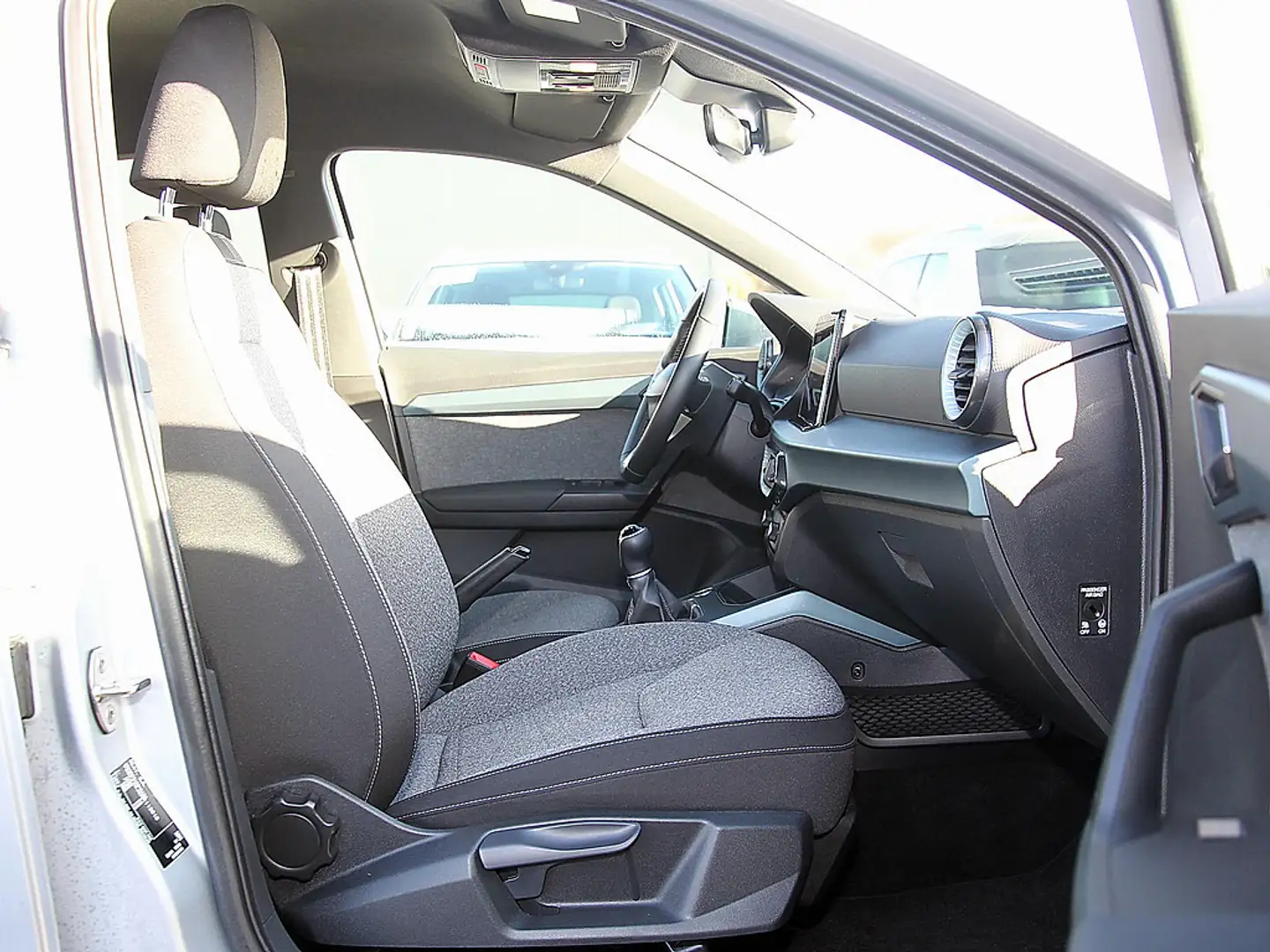 SEAT Arona 1.0 TSI Xperience NAVI LED PDC SHZ APP Silber - 2