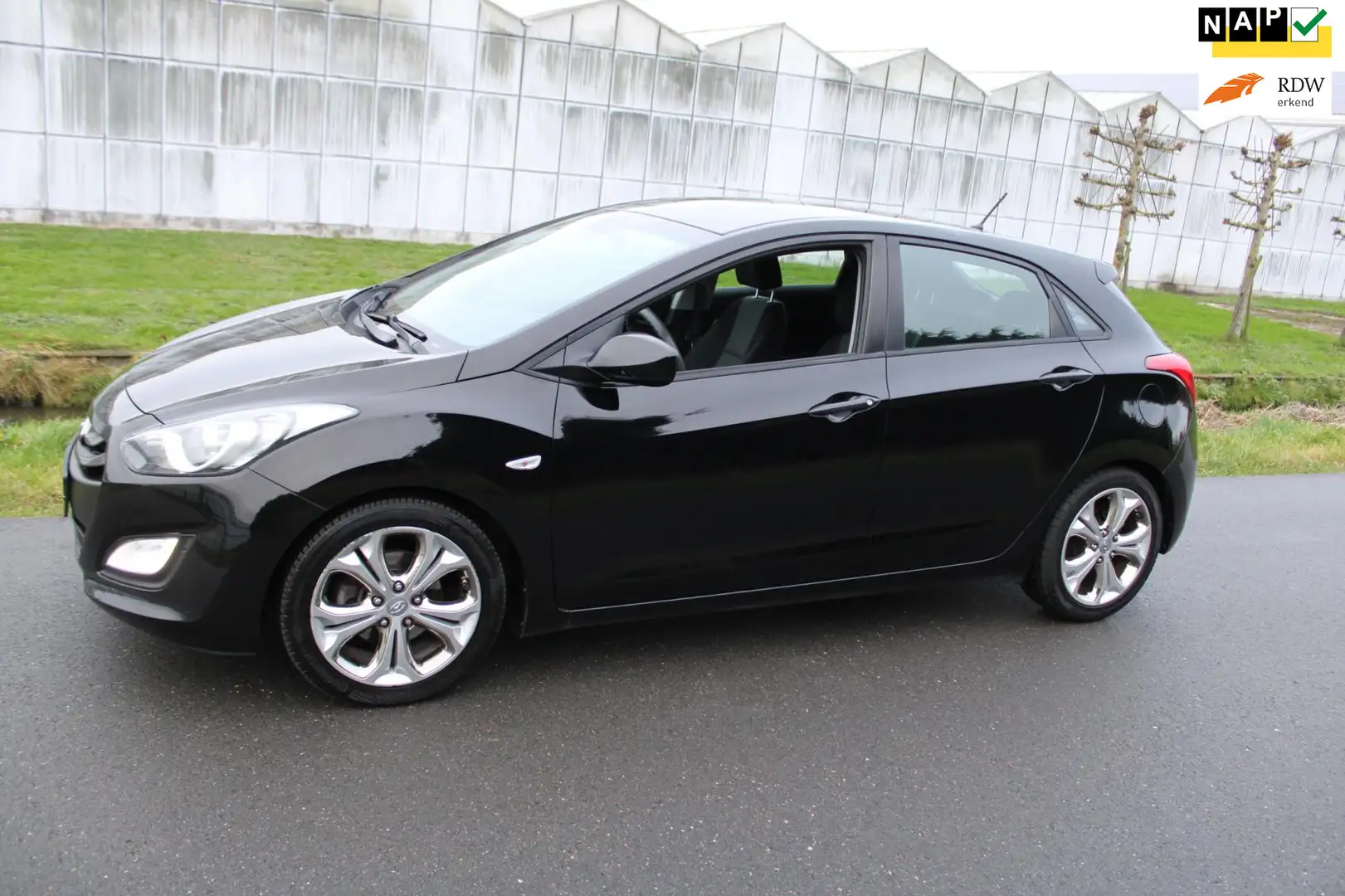 Hyundai i30 1.6 GDI i-Drive Cool Plus 5 Drs 1e Eigenaar Noir - 1