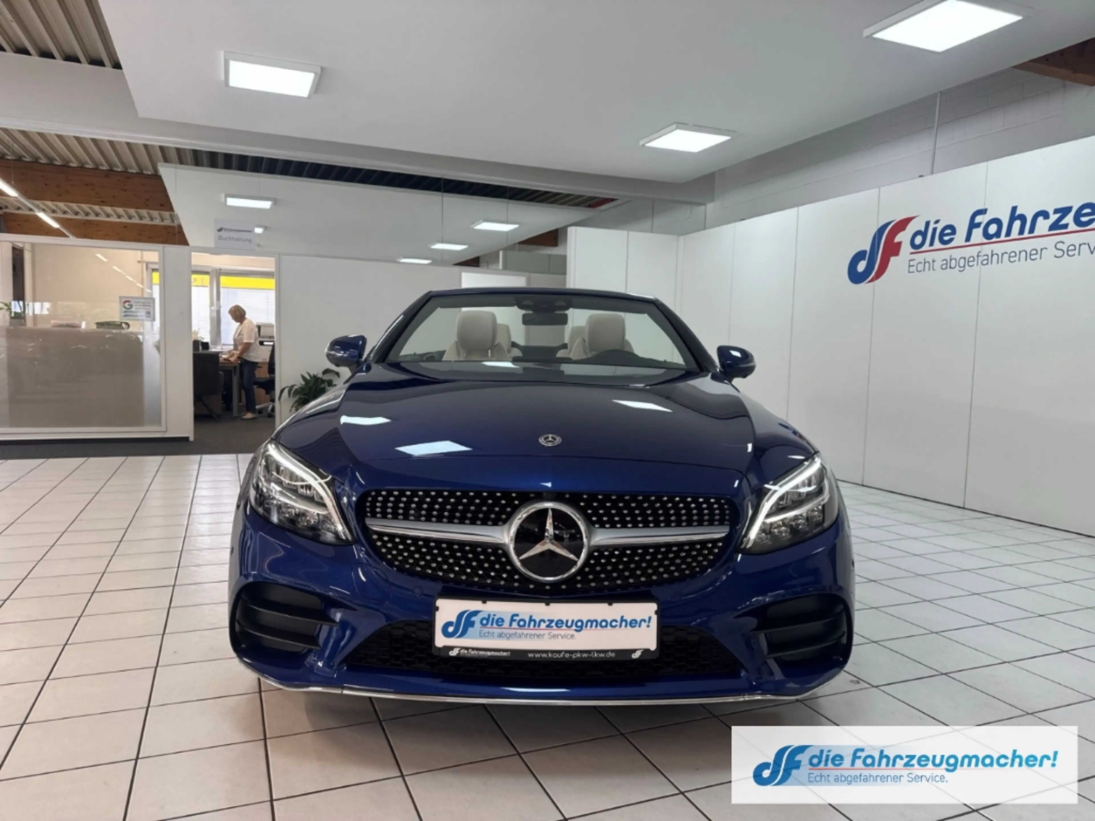 Mercedes-Benz C 200 Cabrio 4Matic Sportpaket AMG LED Leder Mem.Si 360 — photo 5