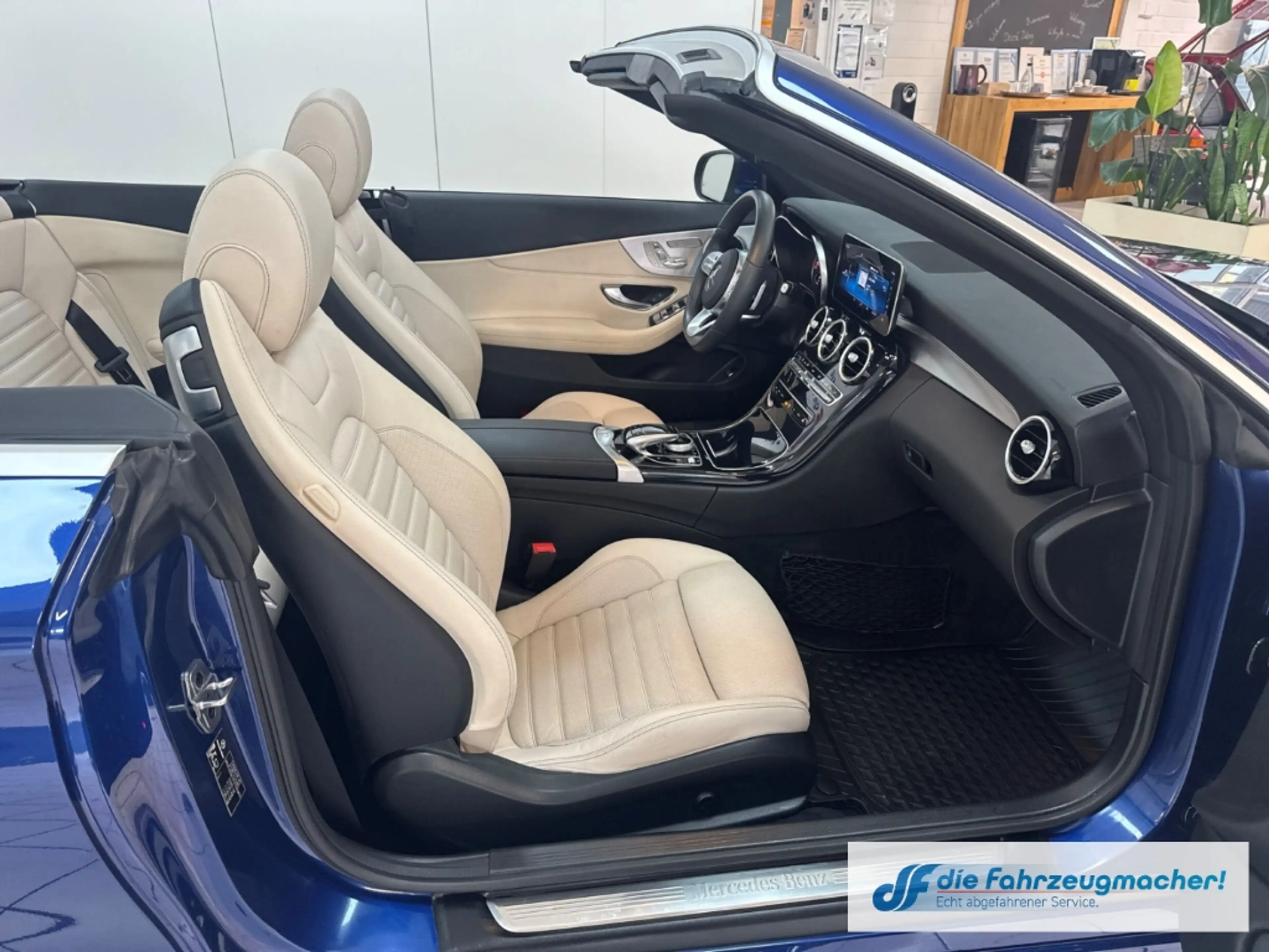 Mercedes-Benz C 200 Cabrio 4Matic Sportpaket AMG LED Leder Mem.Si 360 — photo 11