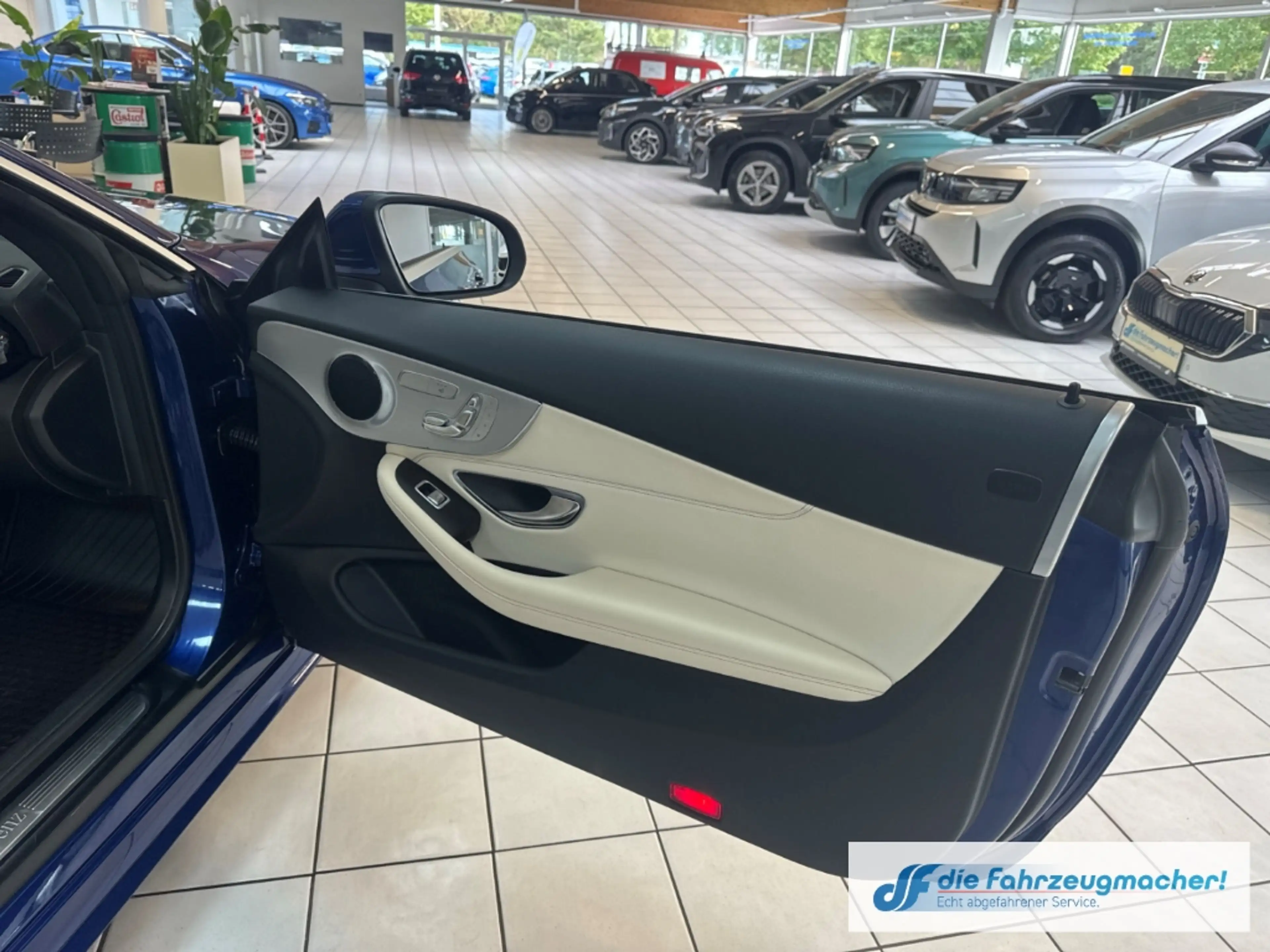 Mercedes-Benz C 200 Cabrio 4Matic Sportpaket AMG LED Leder Mem.Si 360 — photo 12