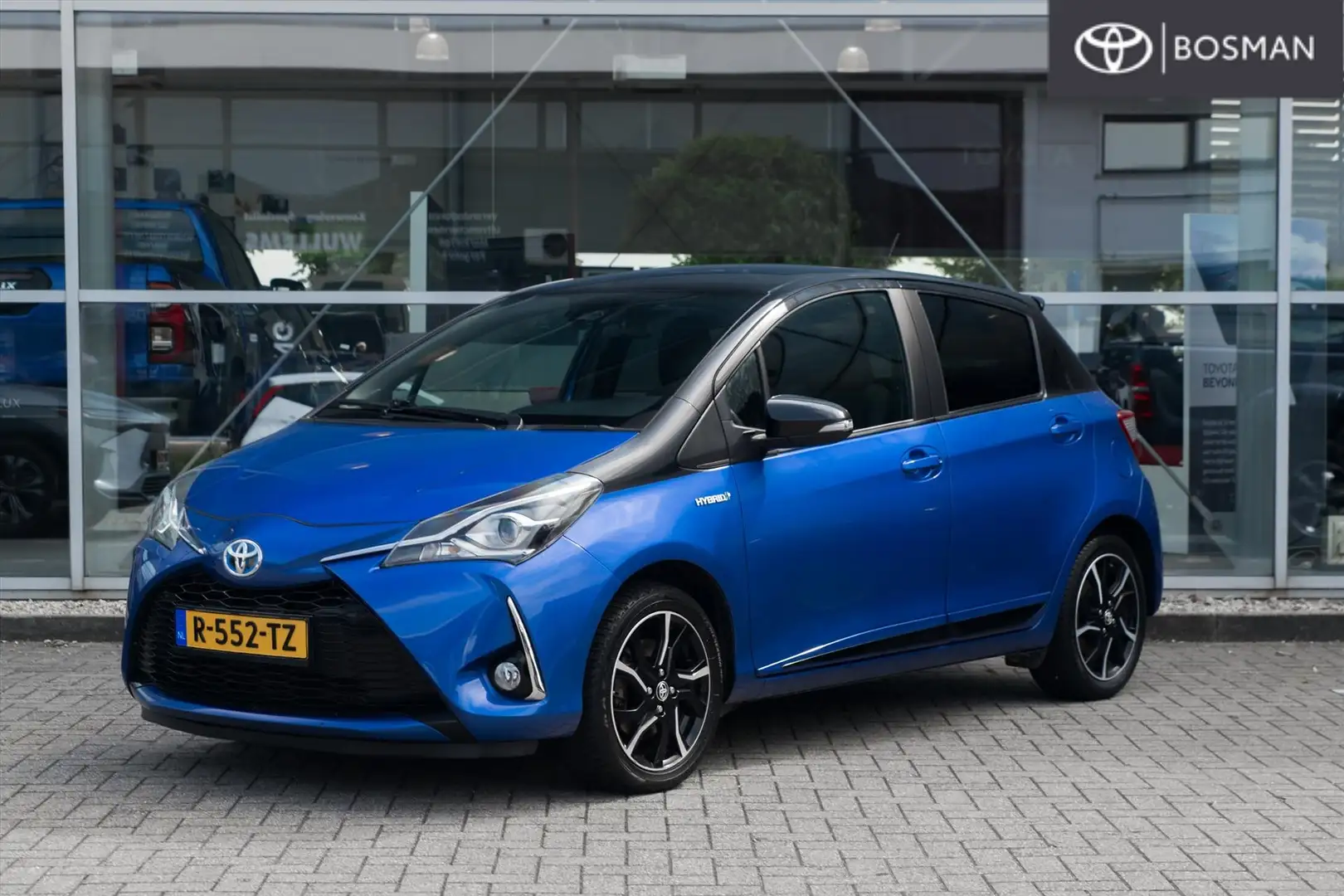 Toyota Yaris 1.5 Full Hybrid 100pk 5D Aut Bi-Tone Albastru - 1