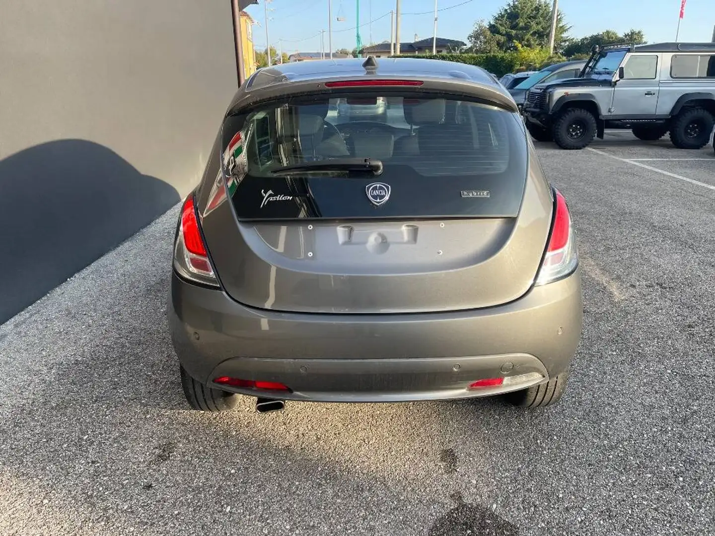 Lancia Ypsilon 1.0 firefly hybrid Gold Plus s&s 70cv 5p.ti Grau - 2