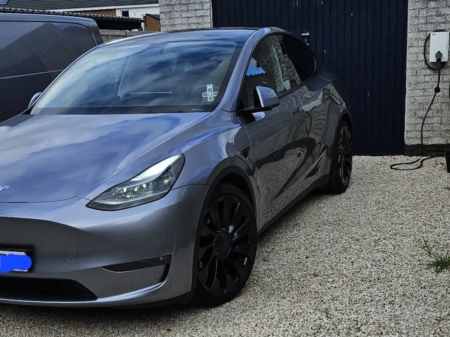 Tesla Model Y Performance Dual Motor Stříbrná - 1