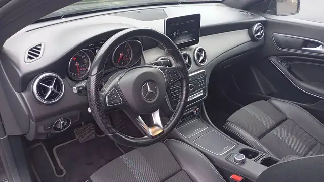 Mercedes-Benz Cla view 8