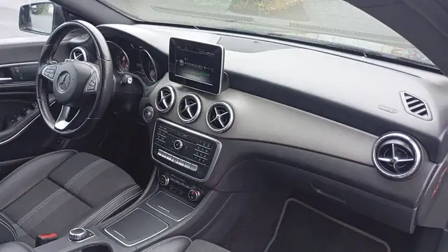 Mercedes-Benz Cla view 10