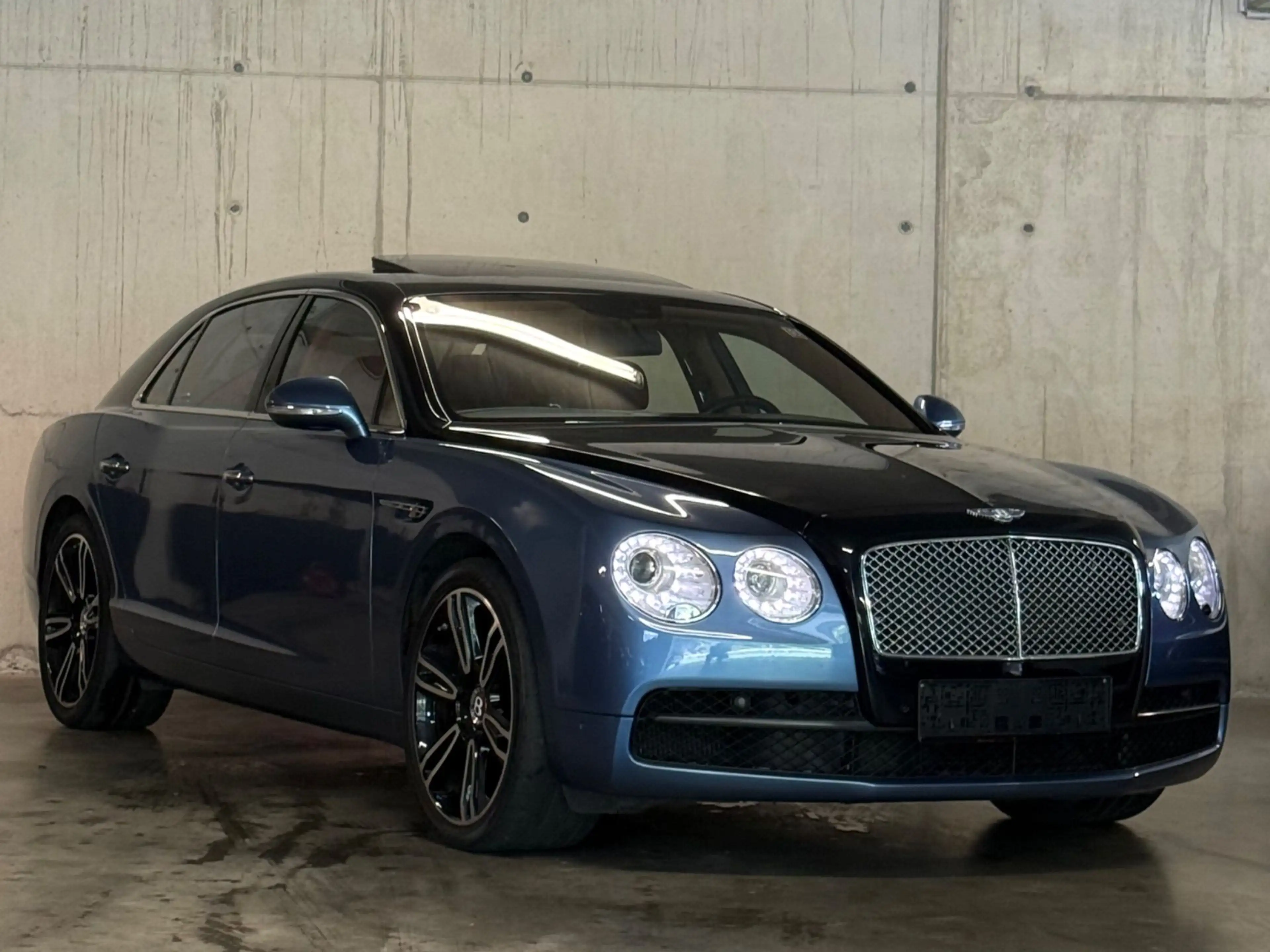 Bentley Flying Spur V8 *TWO-TONE*MASSAGE*TOP — photo 3