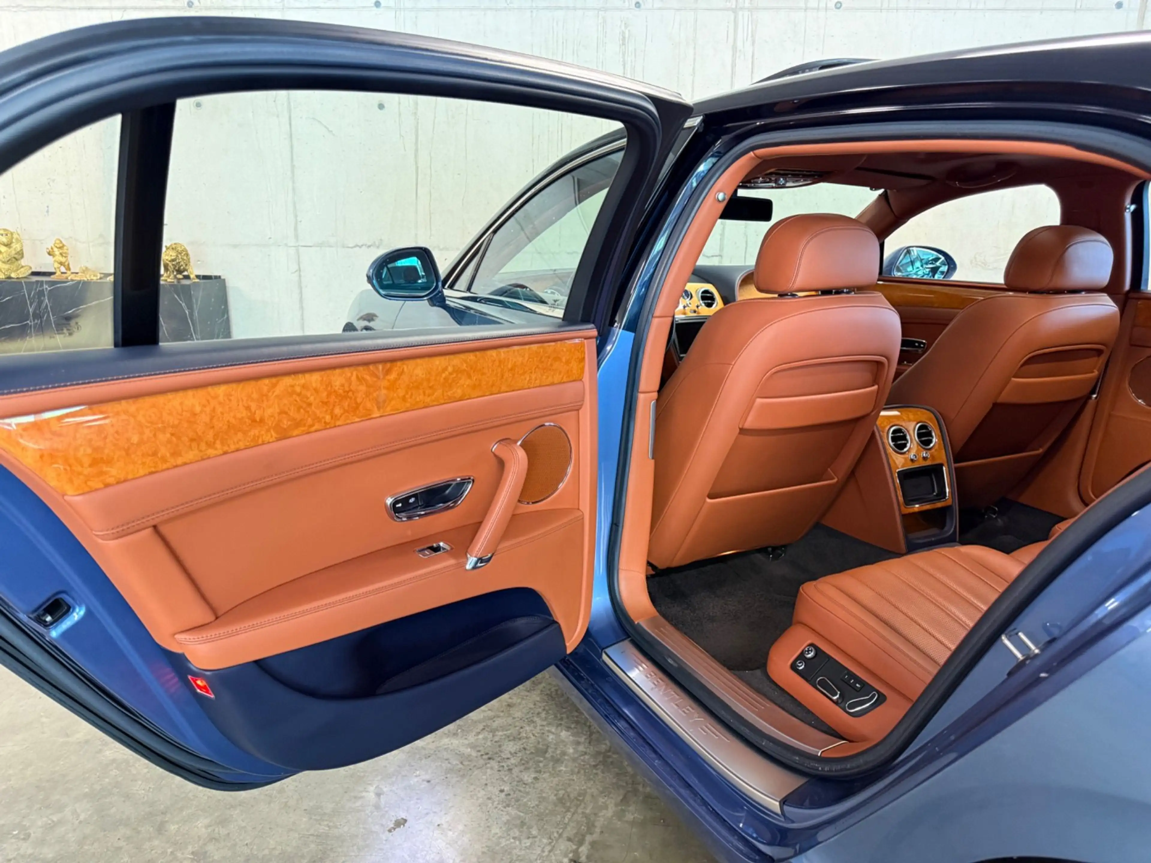 Bentley Flying Spur V8 *TWO-TONE*MASSAGE*TOP — photo 11