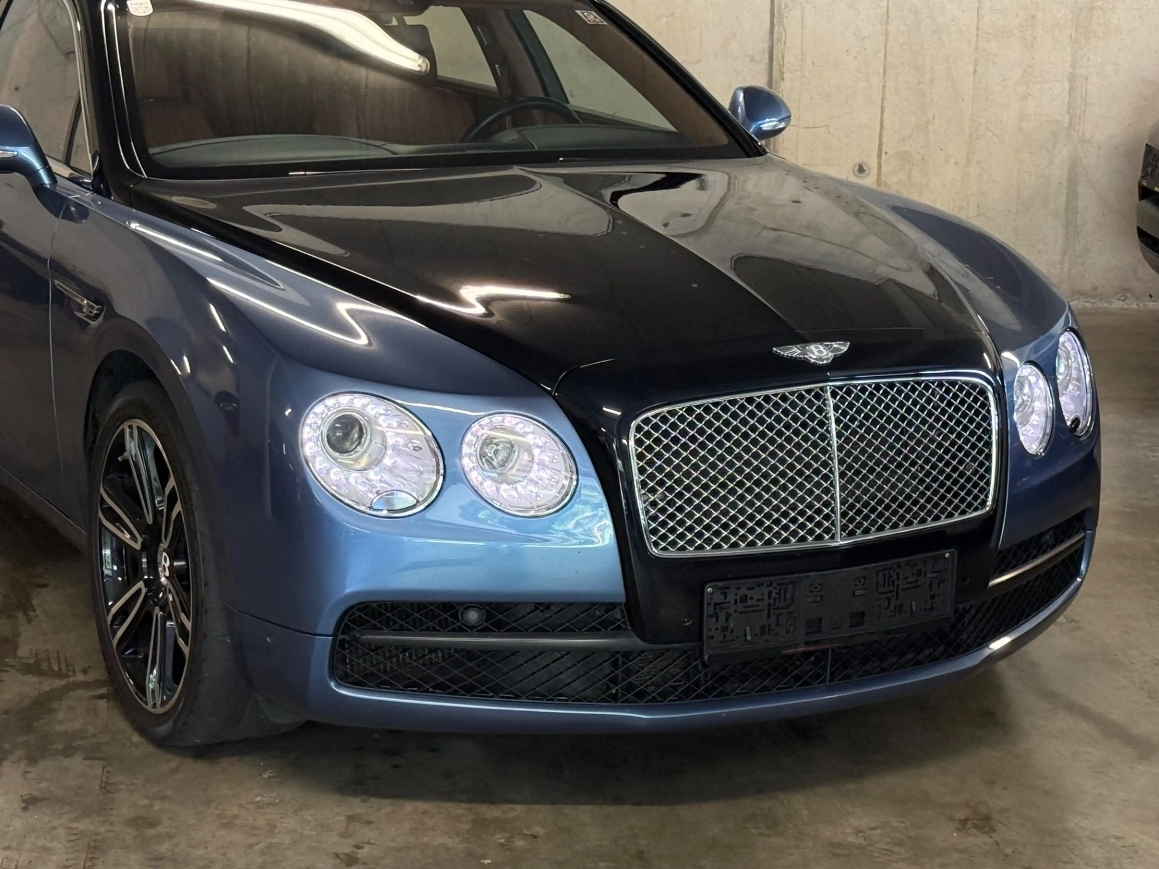 Bentley Flying Spur V8 *TWO-TONE*MASSAGE*TOP — photo 4