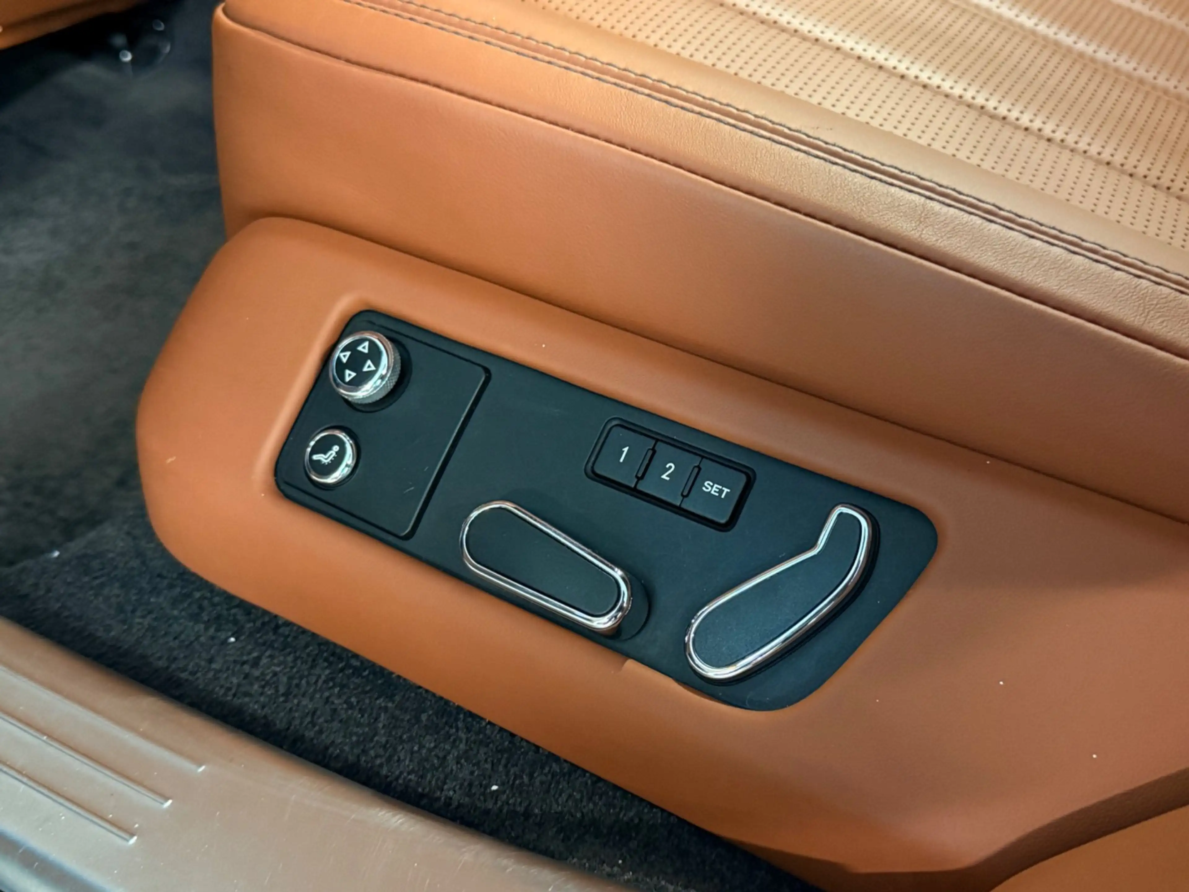 Bentley Flying Spur V8 *TWO-TONE*MASSAGE*TOP — photo 13
