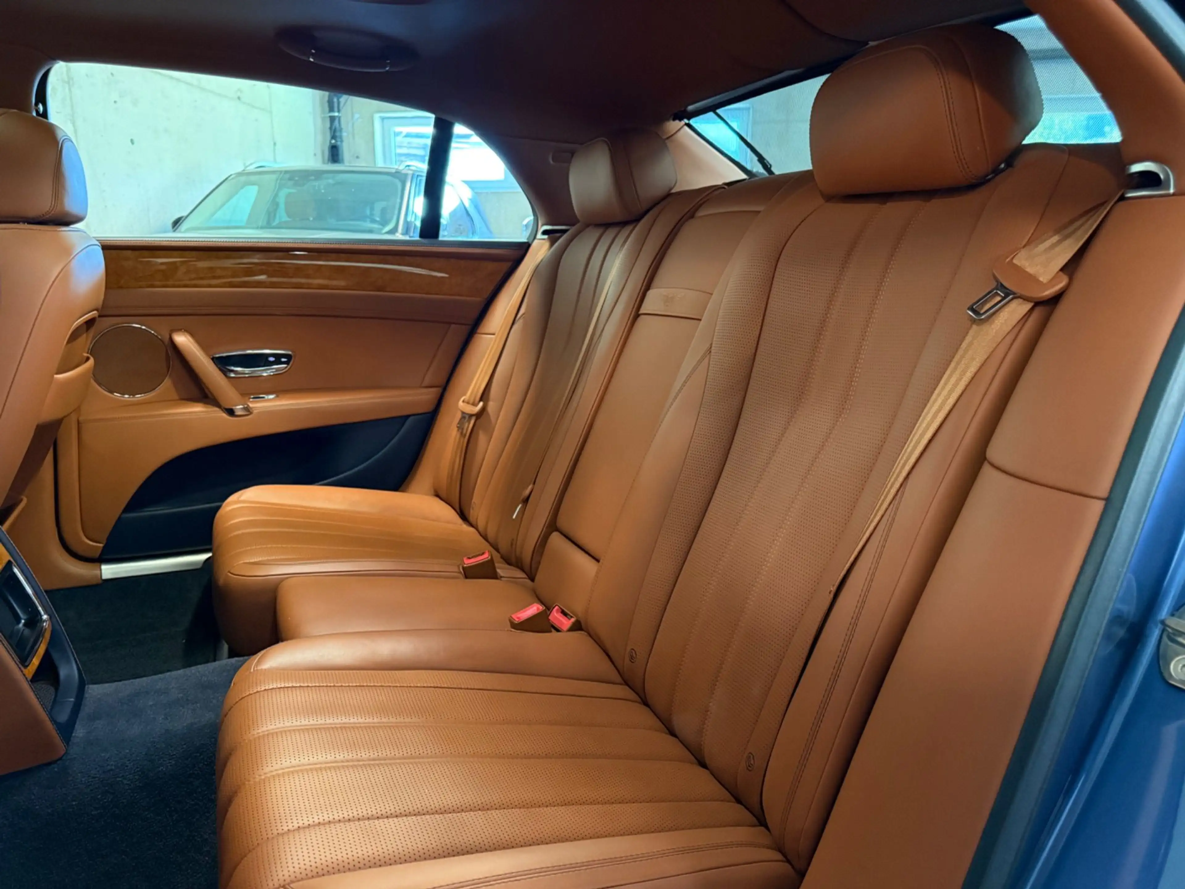 Bentley Flying Spur V8 *TWO-TONE*MASSAGE*TOP — photo 15