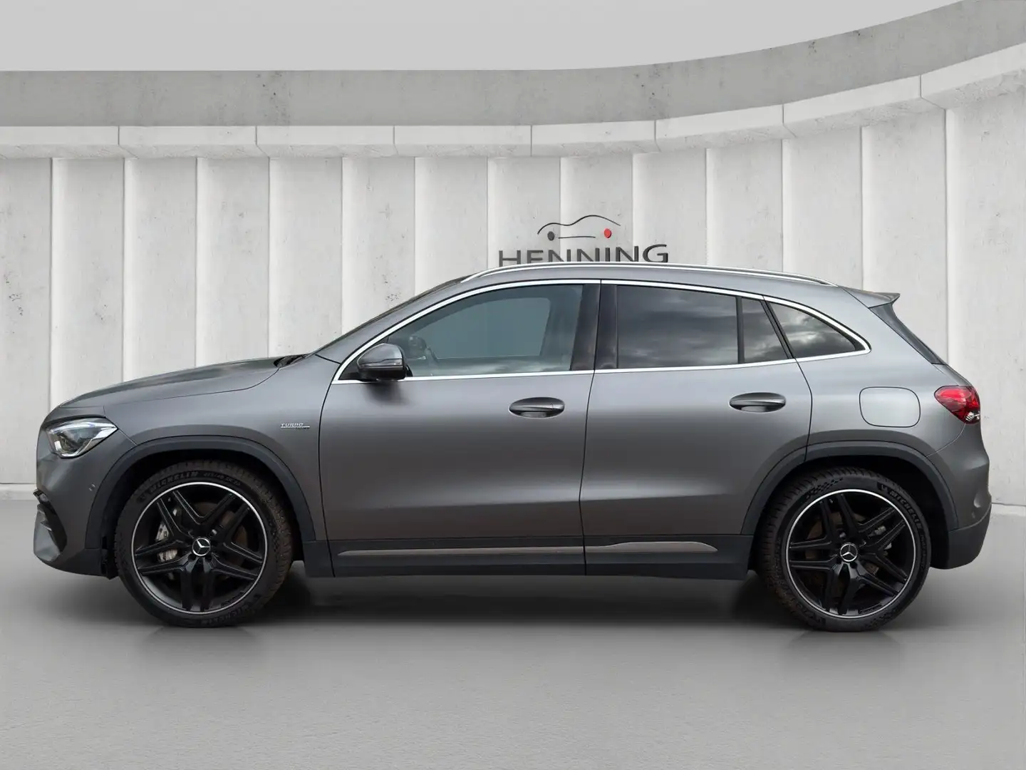 Mercedes-Benz GLA 35 AMG 4M MAGNO Panorama Burmester Distr 20" Grau - 2