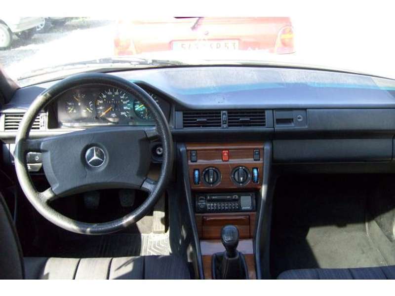Mercedes-Benz 250  D