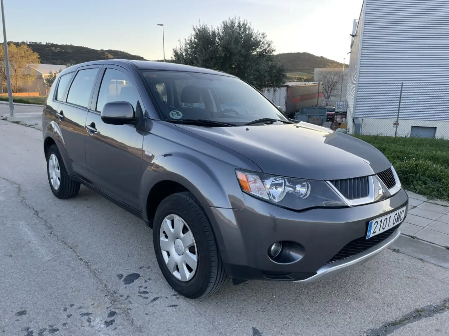 Mitsubishi Outlander 2.0DI-D Intense Grau - 1