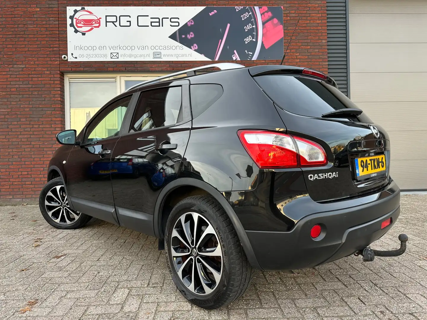 Nissan Qashqai 1.6 Connect Edition / Pano / Camera / Navi / Clima Zwart - 2
