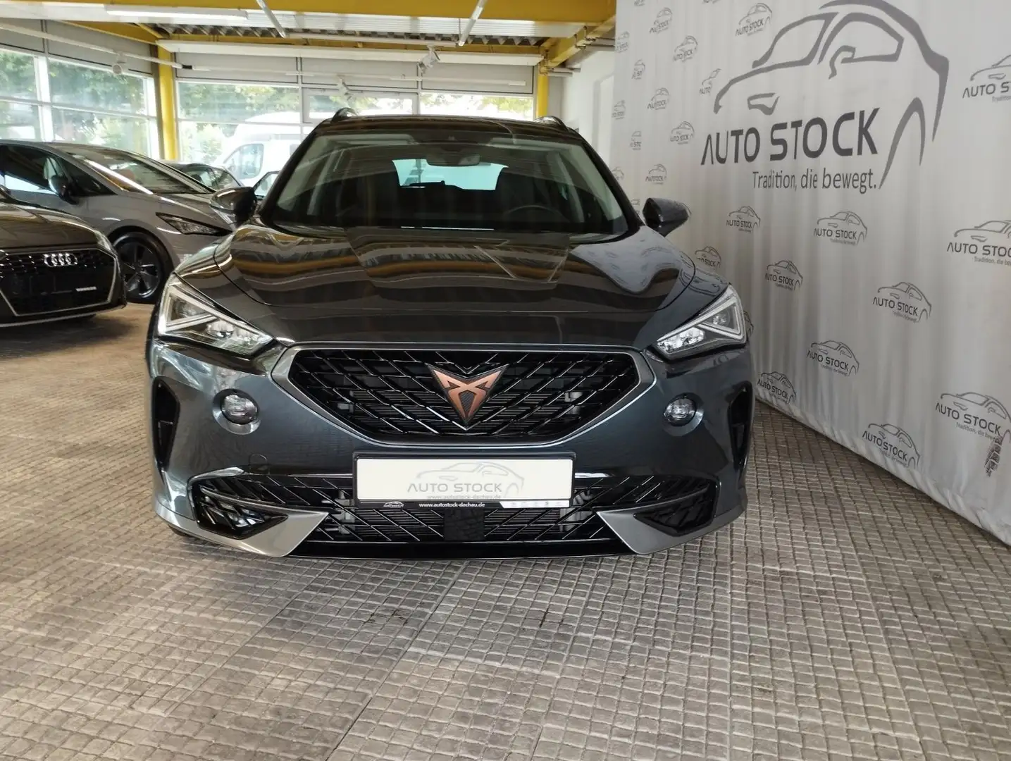 CUPRA Formentor 1.4 e-HYBRID DSG LED ACC PDC AHK schwe Grijs - 2