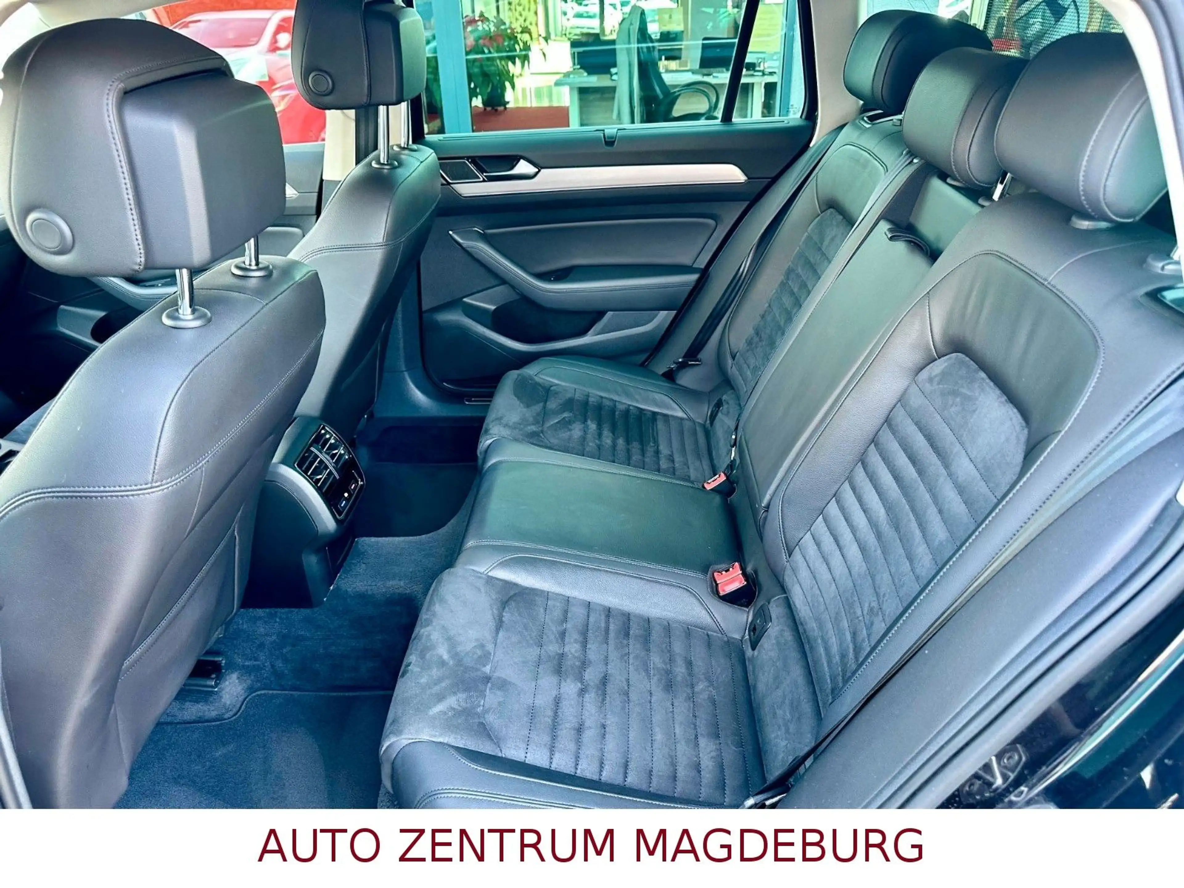 Volkswagen Passat Variant Highline 4 Motion NAV*STANDHZ*AHK — photo 10
