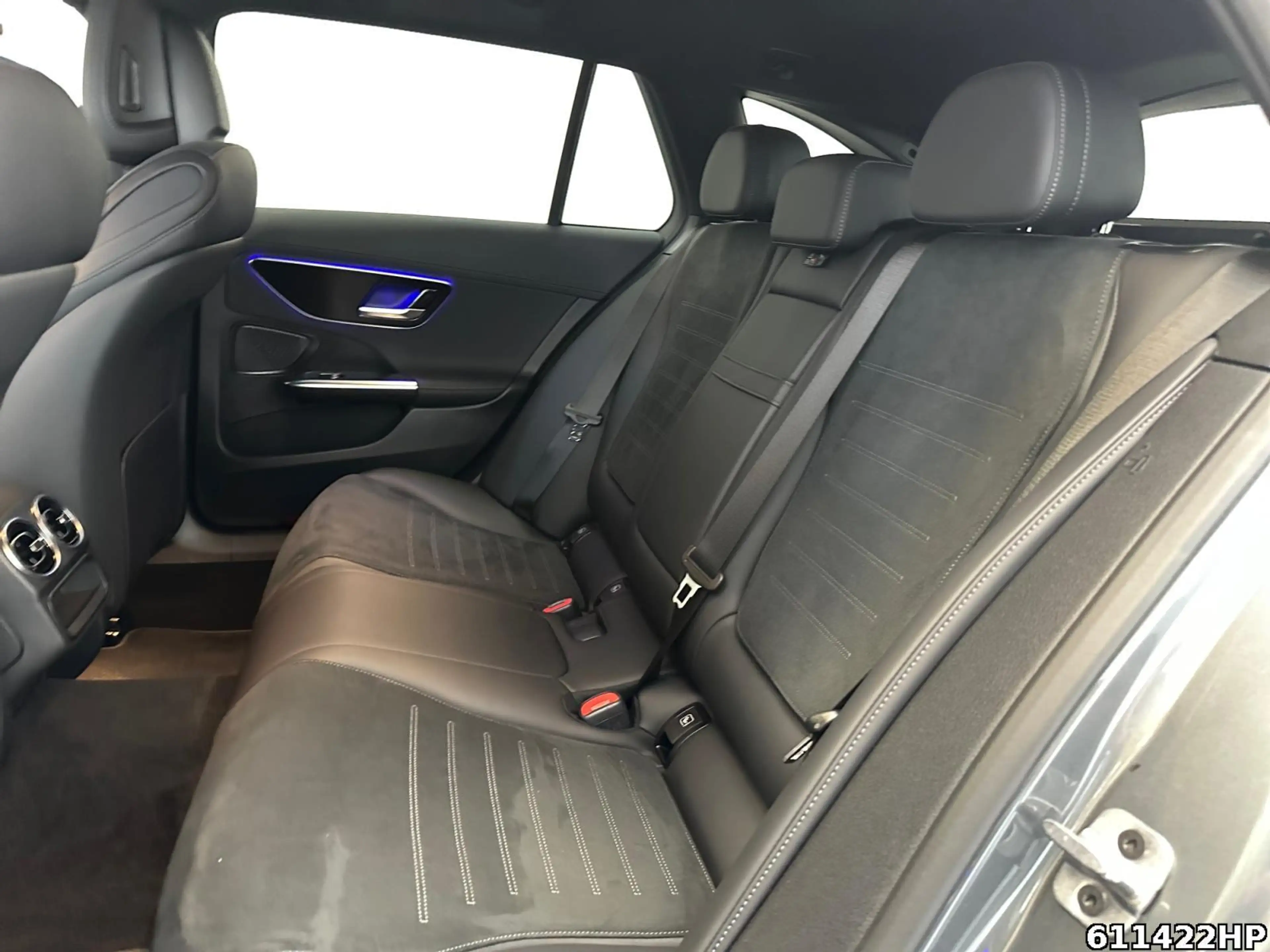 Mercedes-Benz C 300 T AMG AHK Distronic Night Kamera Carplay — photo 13